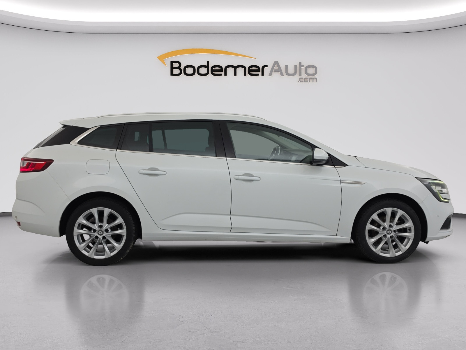 Vente en ligne Renault Megane 4 Estate Mégane IV Estate TCe 140 FAP au prix de 12 490 €