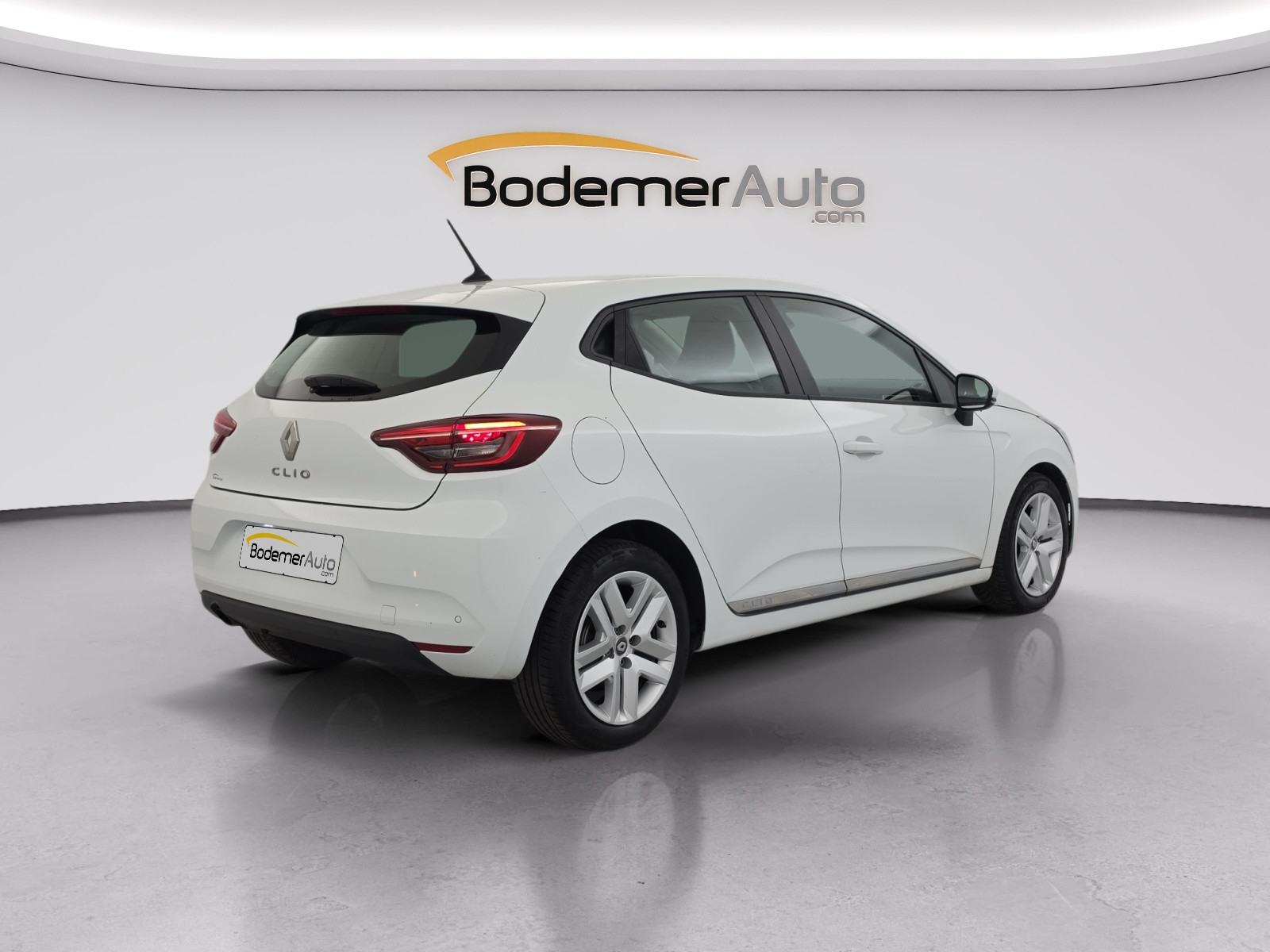 Vente en ligne Renault Clio 5 CLIO SOCIETE BLUE DCI 100 - 21N au prix de 12 690 €
