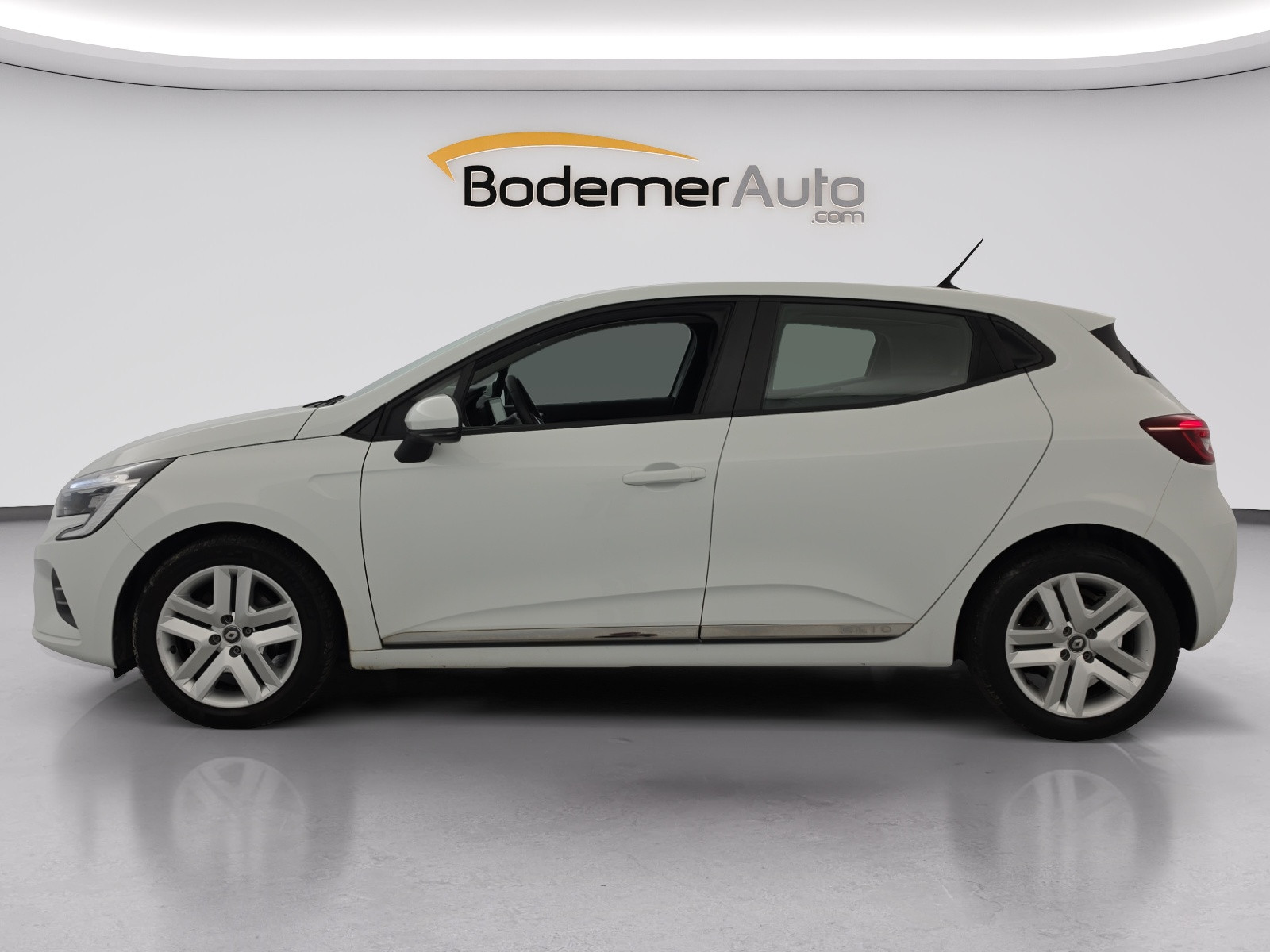 Vente en ligne Renault Clio 5 CLIO SOCIETE BLUE DCI 100 - 21N au prix de 12 690 €