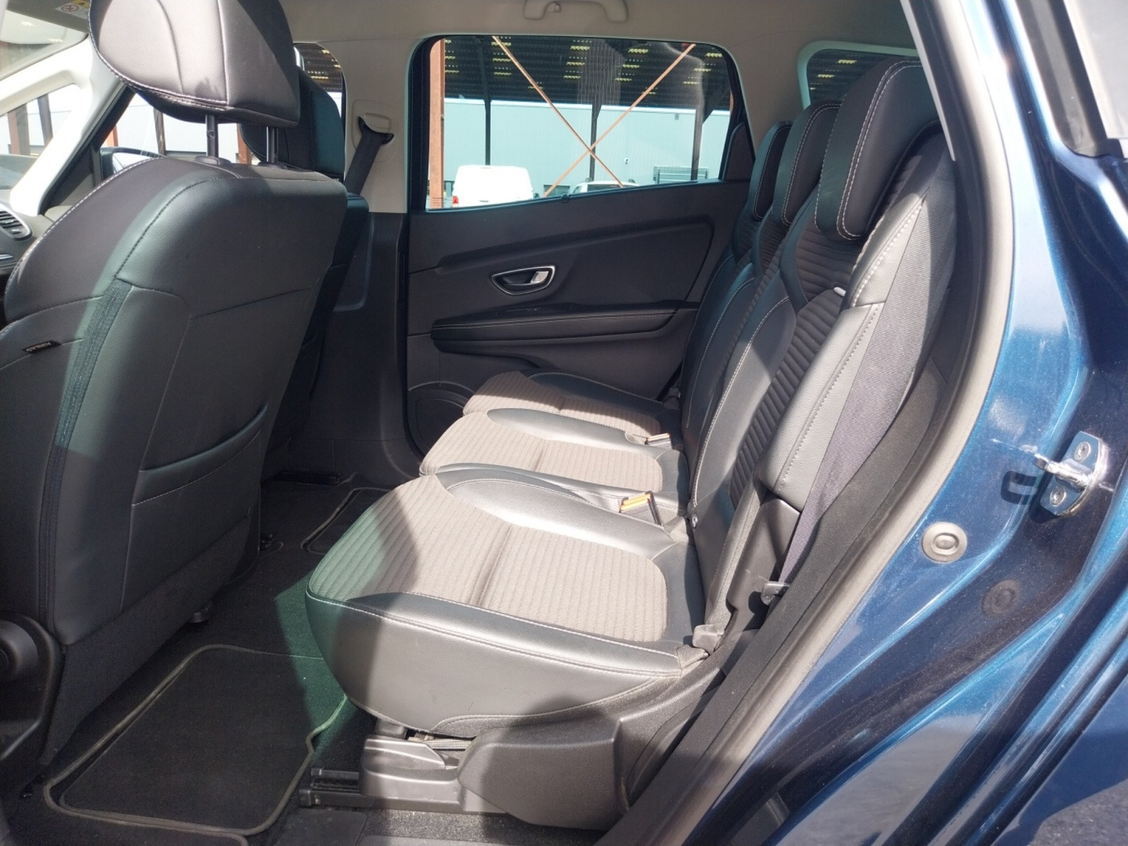 Vente en ligne Renault Grand Scenic 4 Grand Scenic Blue dCi 120 EDC au prix de 16 990 €