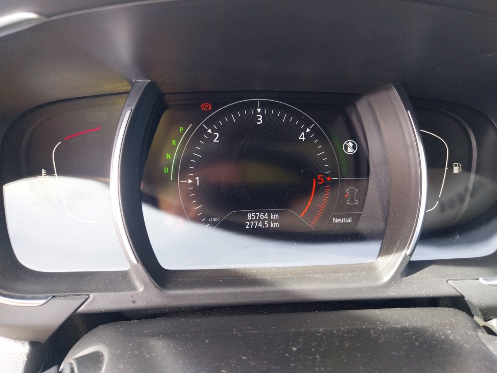 Vente en ligne Renault Grand Scenic 4 Grand Scenic Blue dCi 120 EDC au prix de 16 990 €