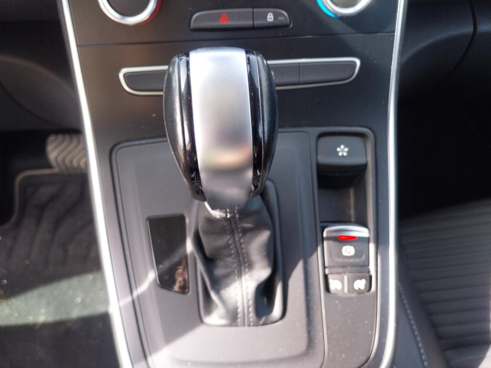 Vente en ligne Renault Grand Scenic 4 Grand Scenic Blue dCi 120 EDC au prix de 16 990 €