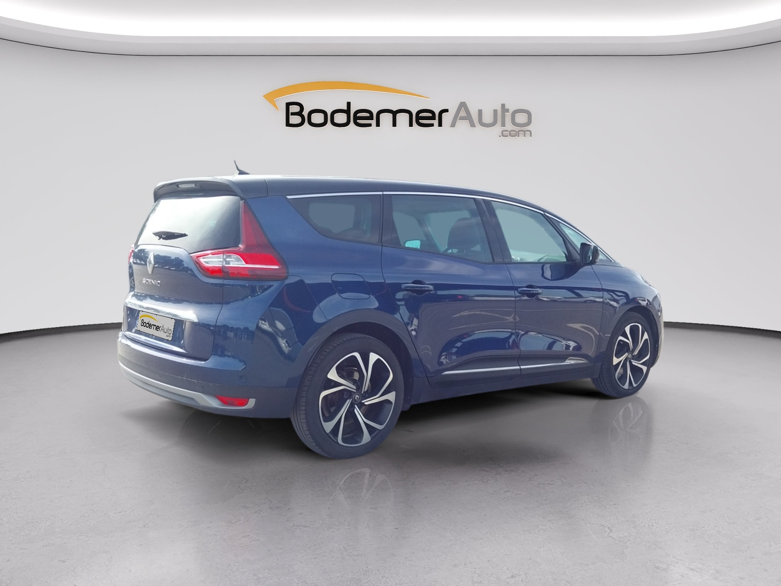Vente en ligne Renault Grand Scenic 4 Grand Scenic Blue dCi 120 EDC au prix de 16 990 €