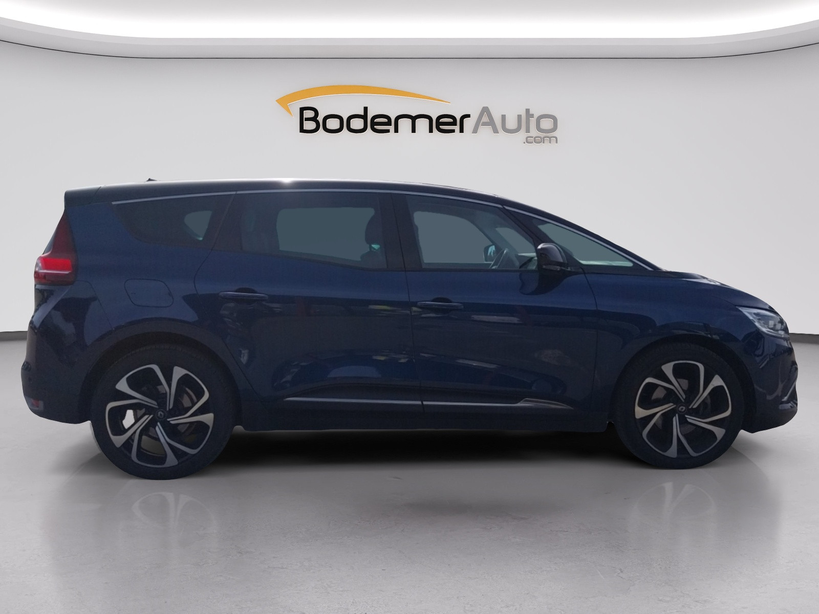 Vente en ligne Renault Grand Scenic 4 Grand Scenic Blue dCi 120 EDC au prix de 16 990 €
