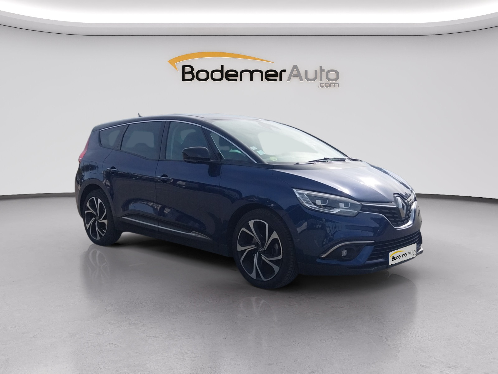 Vente en ligne Renault Grand Scenic 4 Grand Scenic Blue dCi 120 EDC au prix de 16 990 €