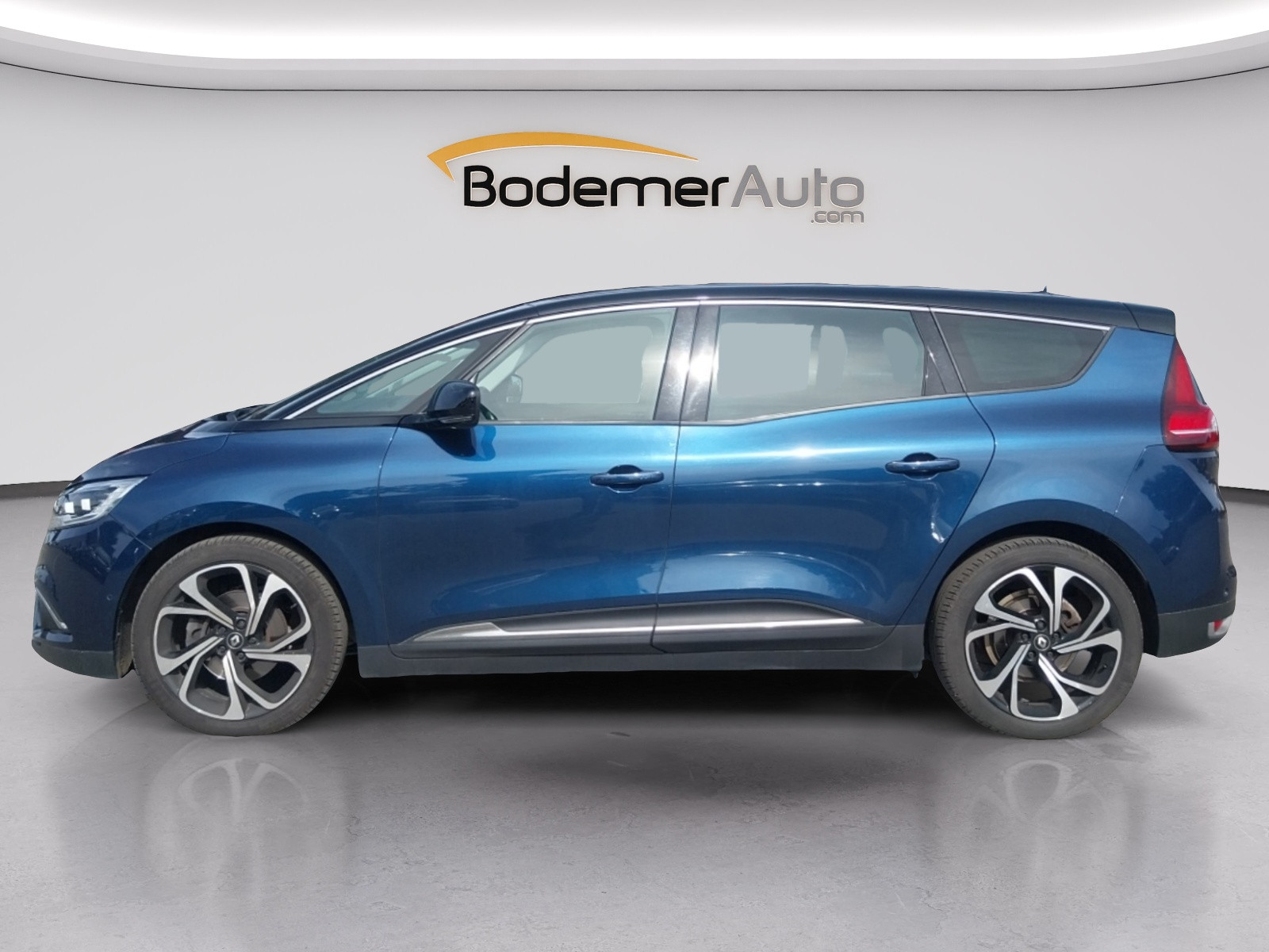 Vente en ligne Renault Grand Scenic 4 Grand Scenic Blue dCi 120 EDC au prix de 16 990 €