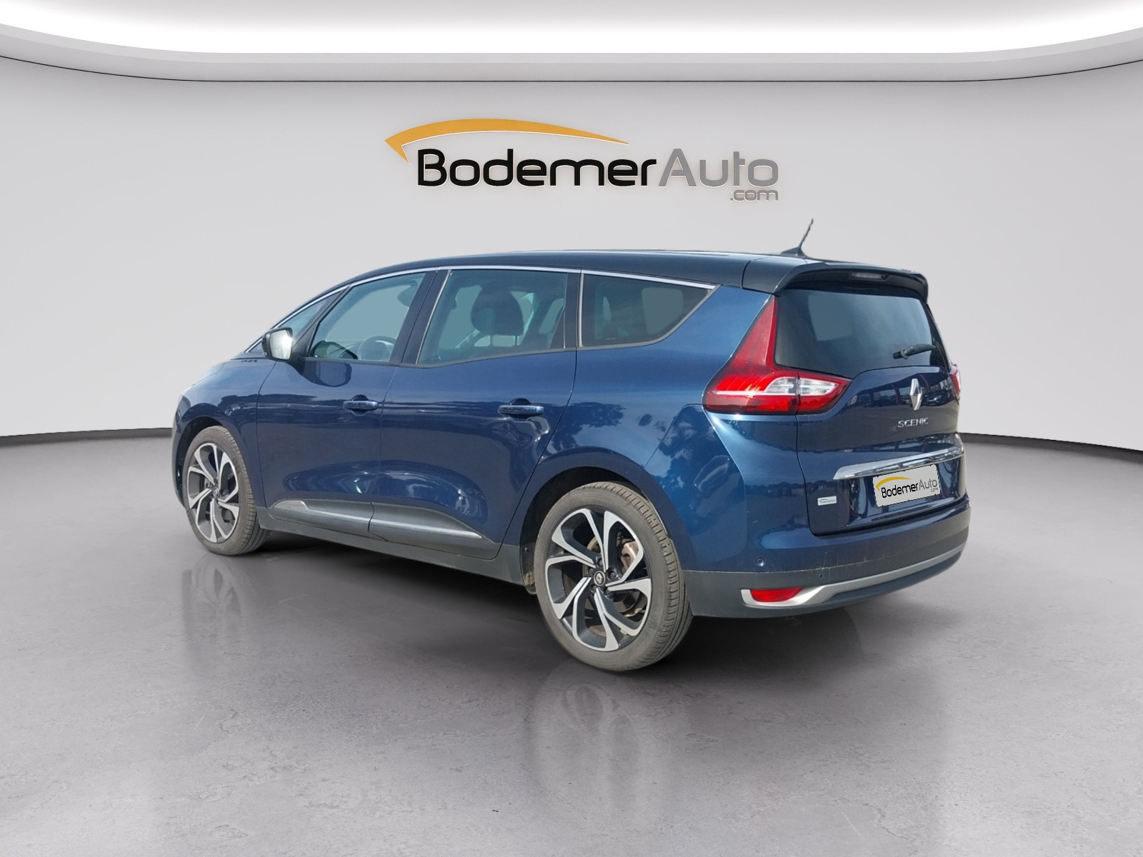 Vente en ligne Renault Grand Scenic 4 Grand Scenic Blue dCi 120 EDC au prix de 16 990 €