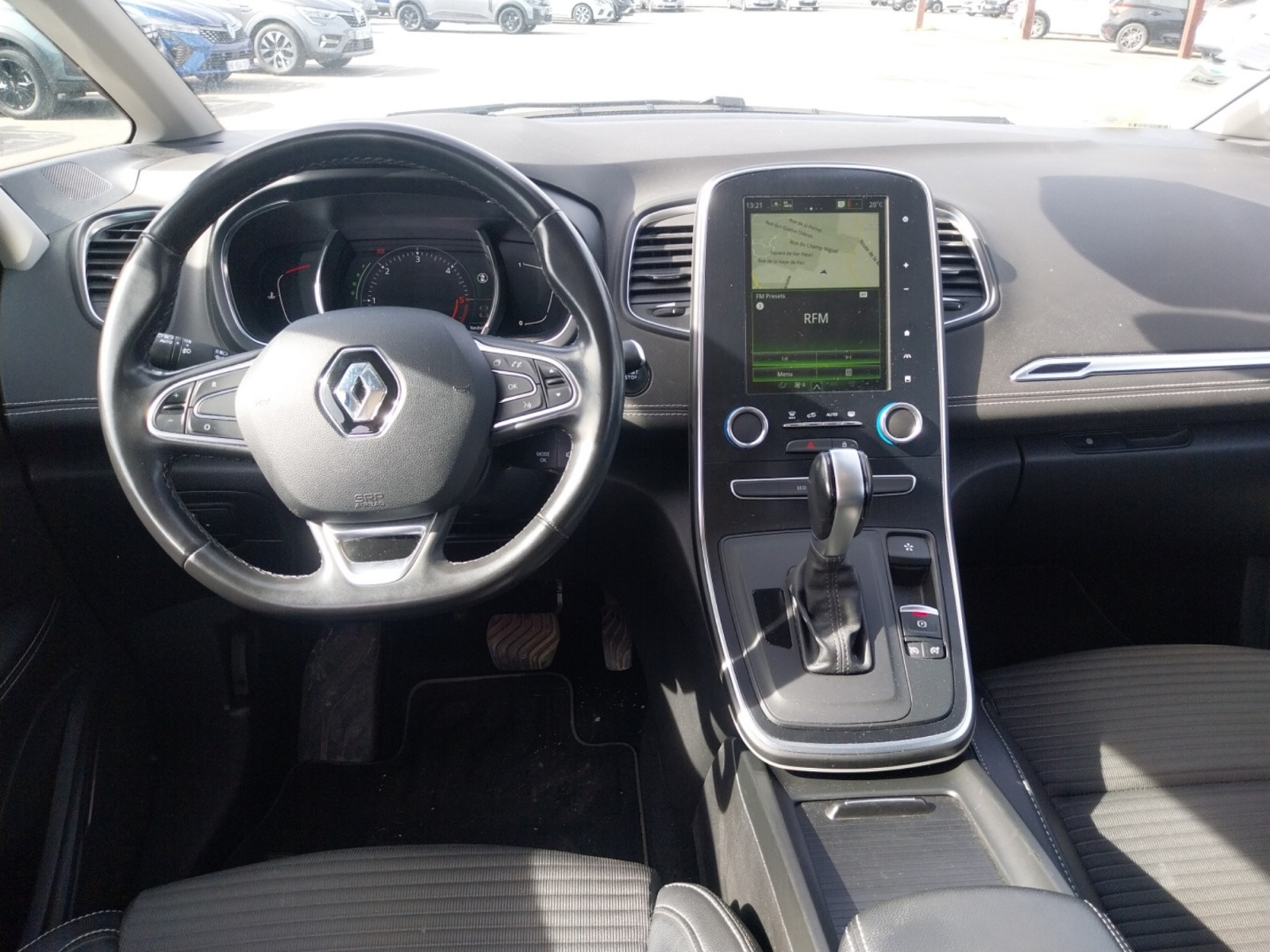 Vente en ligne Renault Grand Scenic 4 Grand Scenic Blue dCi 120 EDC au prix de 16 990 €