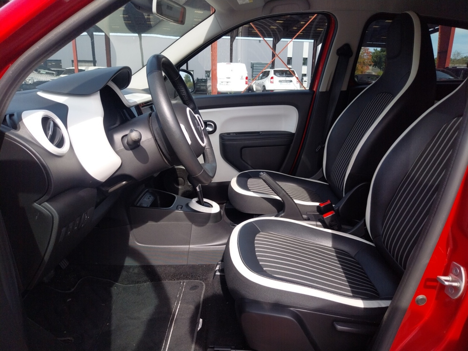 Vente en ligne Renault Twingo Electrique Twingo III E-Tech au prix de 14 390 €