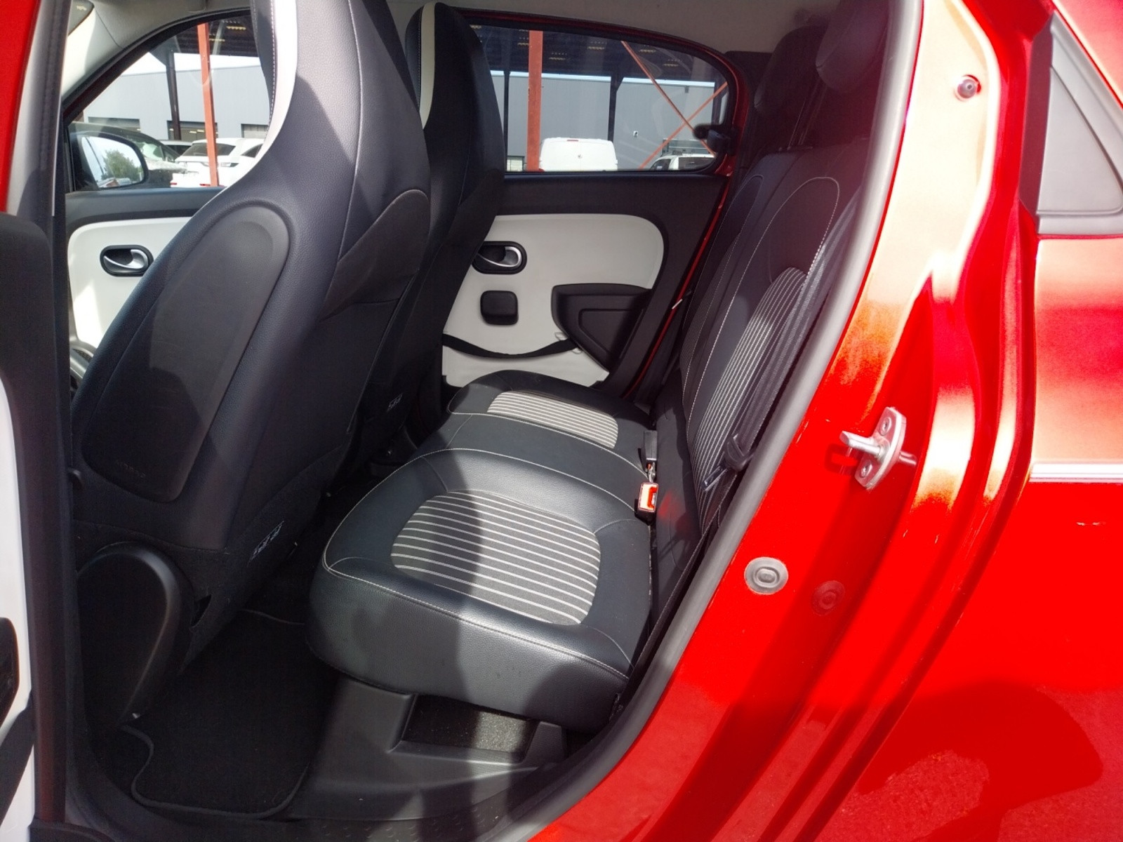 Vente en ligne Renault Twingo Electrique Twingo III E-Tech au prix de 14 390 €