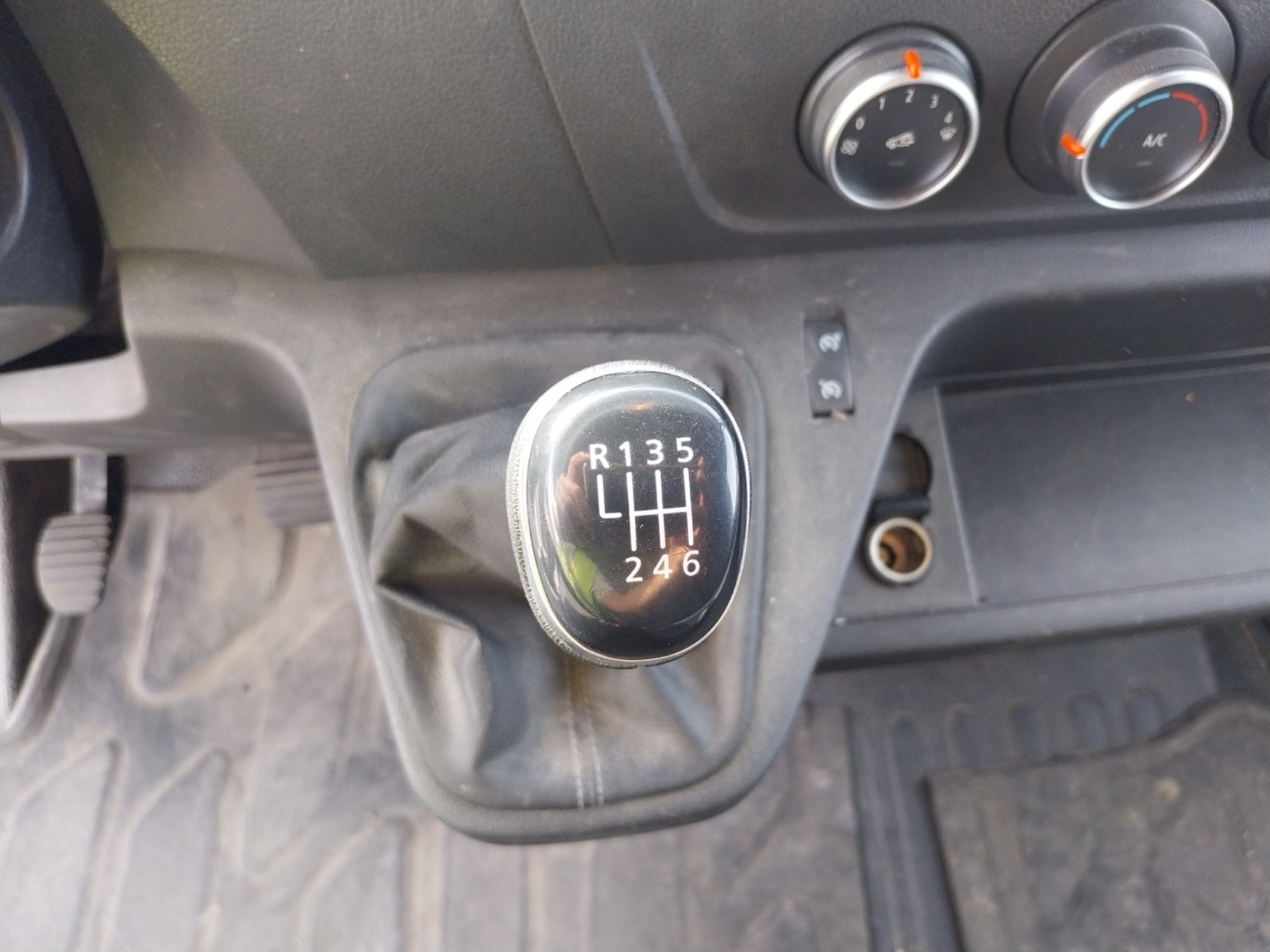 Vente en ligne Renault Master Fourgon MASTER FGN TRAC F3500 L3H2 ENERGY DCI 180 au prix de 21 990 €