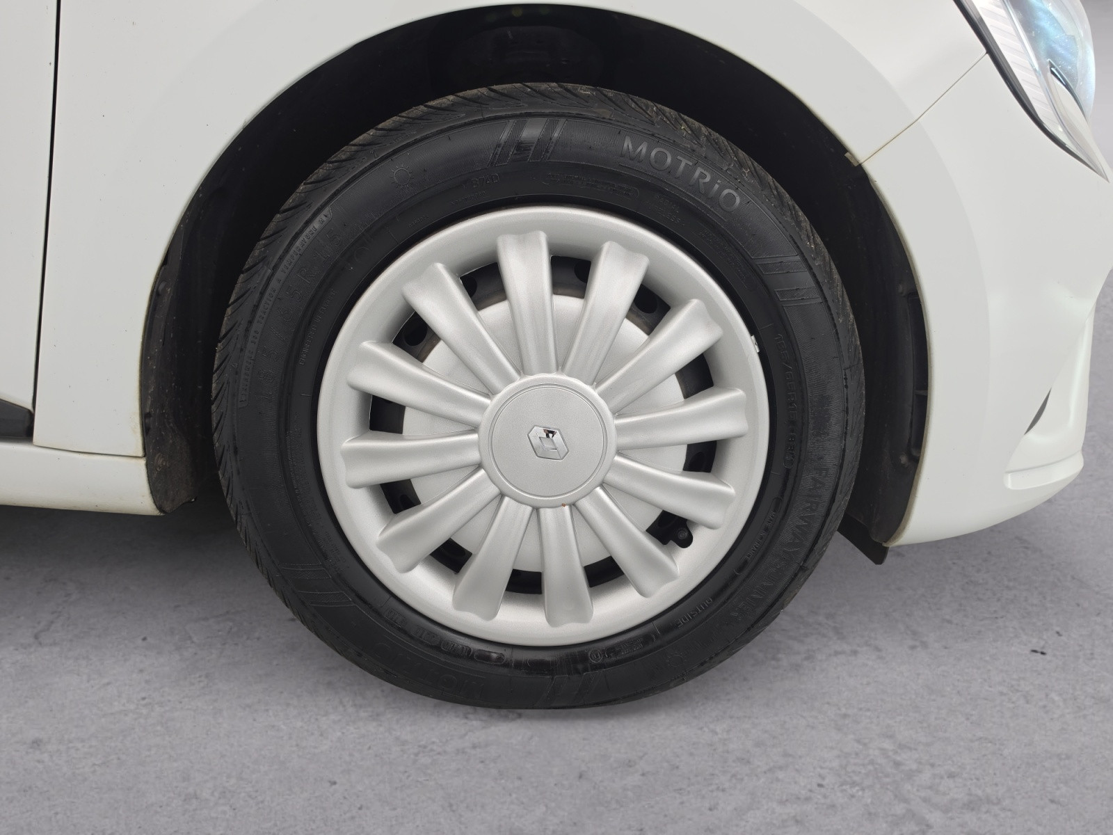 Vente en ligne Renault Clio 5 CLIO SOCIETE BLUE DCI 100 - 21N au prix de 11 990 €