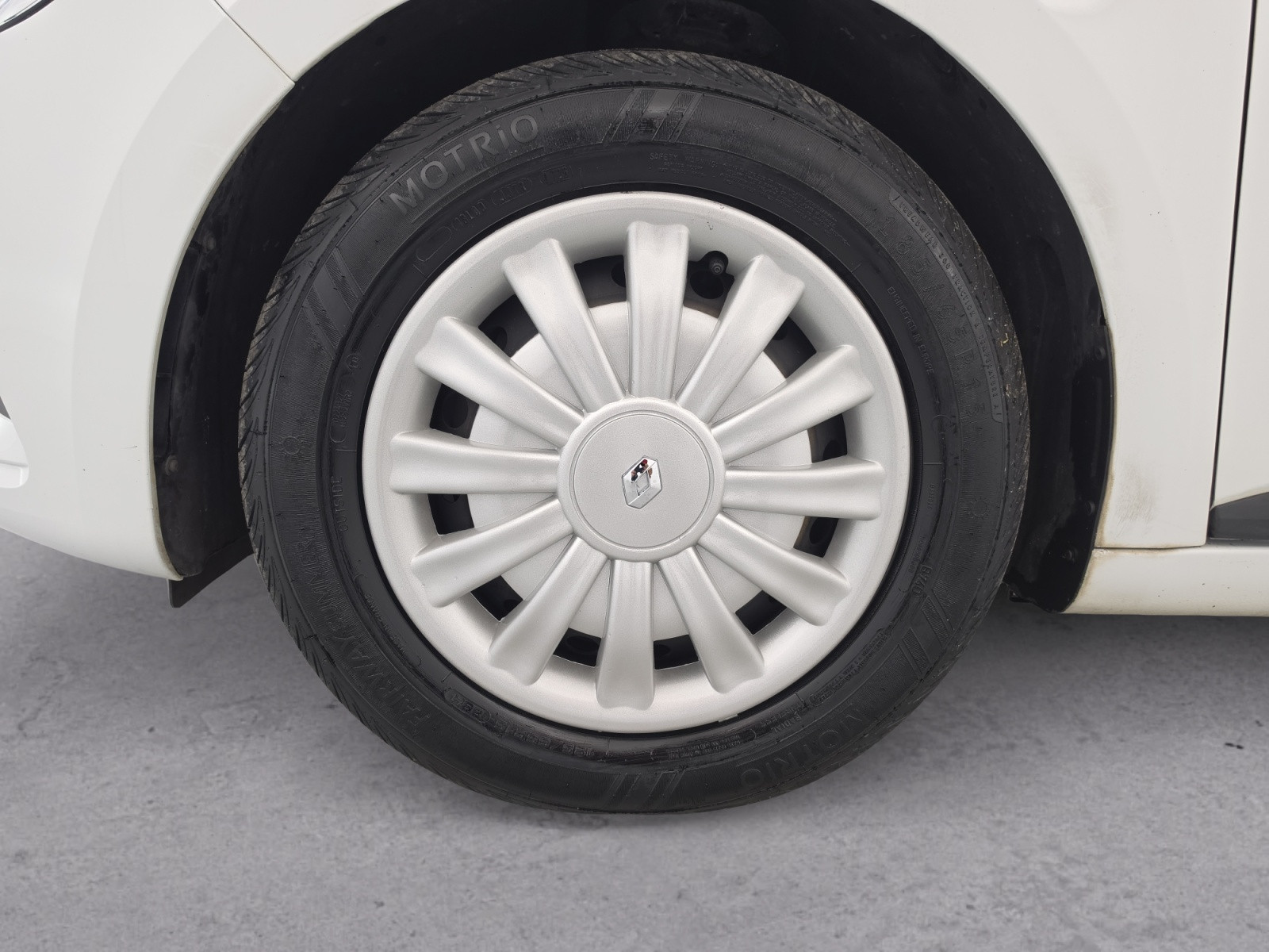 Vente en ligne Renault Clio 5 CLIO SOCIETE BLUE DCI 100 - 21N au prix de 11 990 €