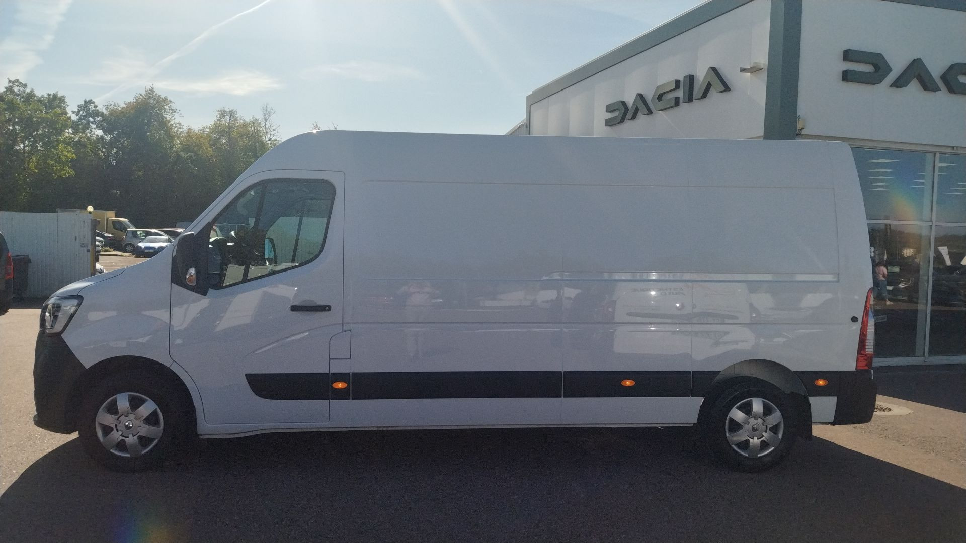 Vente en ligne Renault Master Fourgon MASTER FGN TRAC F3500 L3H2 DCI 135 au prix de 23 990 €