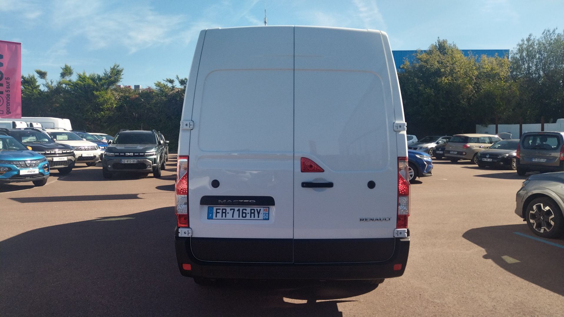 Vente en ligne Renault Master Fourgon MASTER FGN TRAC F3500 L3H2 DCI 135 au prix de 23 990 €