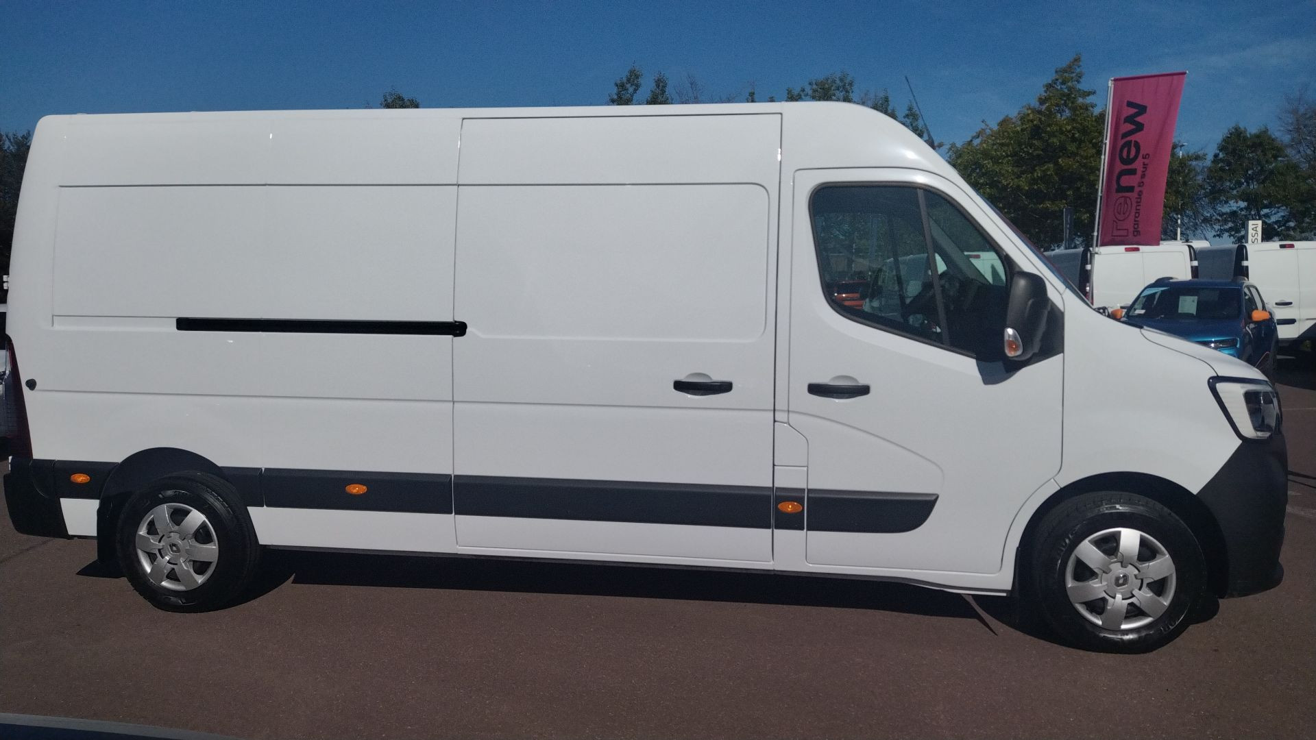 Vente en ligne Renault Master Fourgon MASTER FGN TRAC F3500 L3H2 DCI 135 au prix de 23 990 €