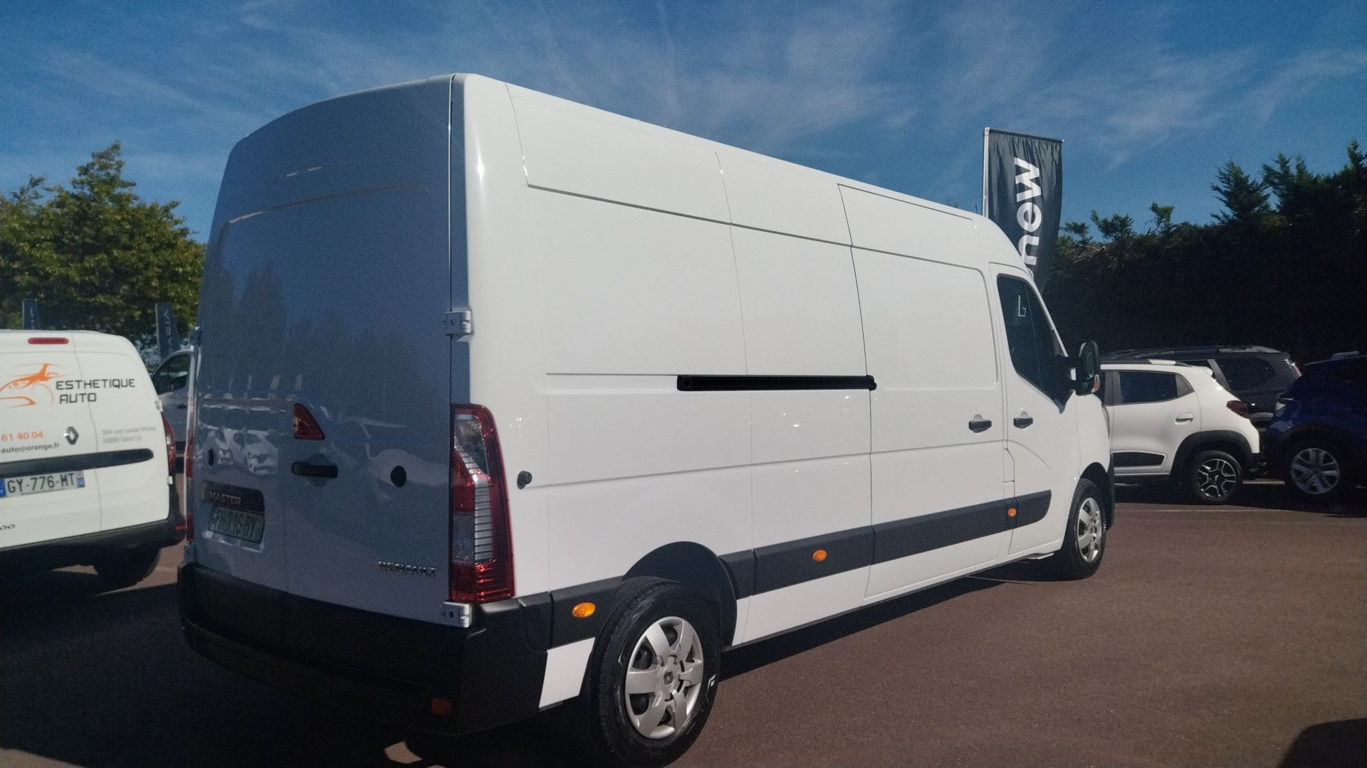 Vente en ligne Renault Master Fourgon MASTER FGN TRAC F3500 L3H2 DCI 135 au prix de 23 990 €
