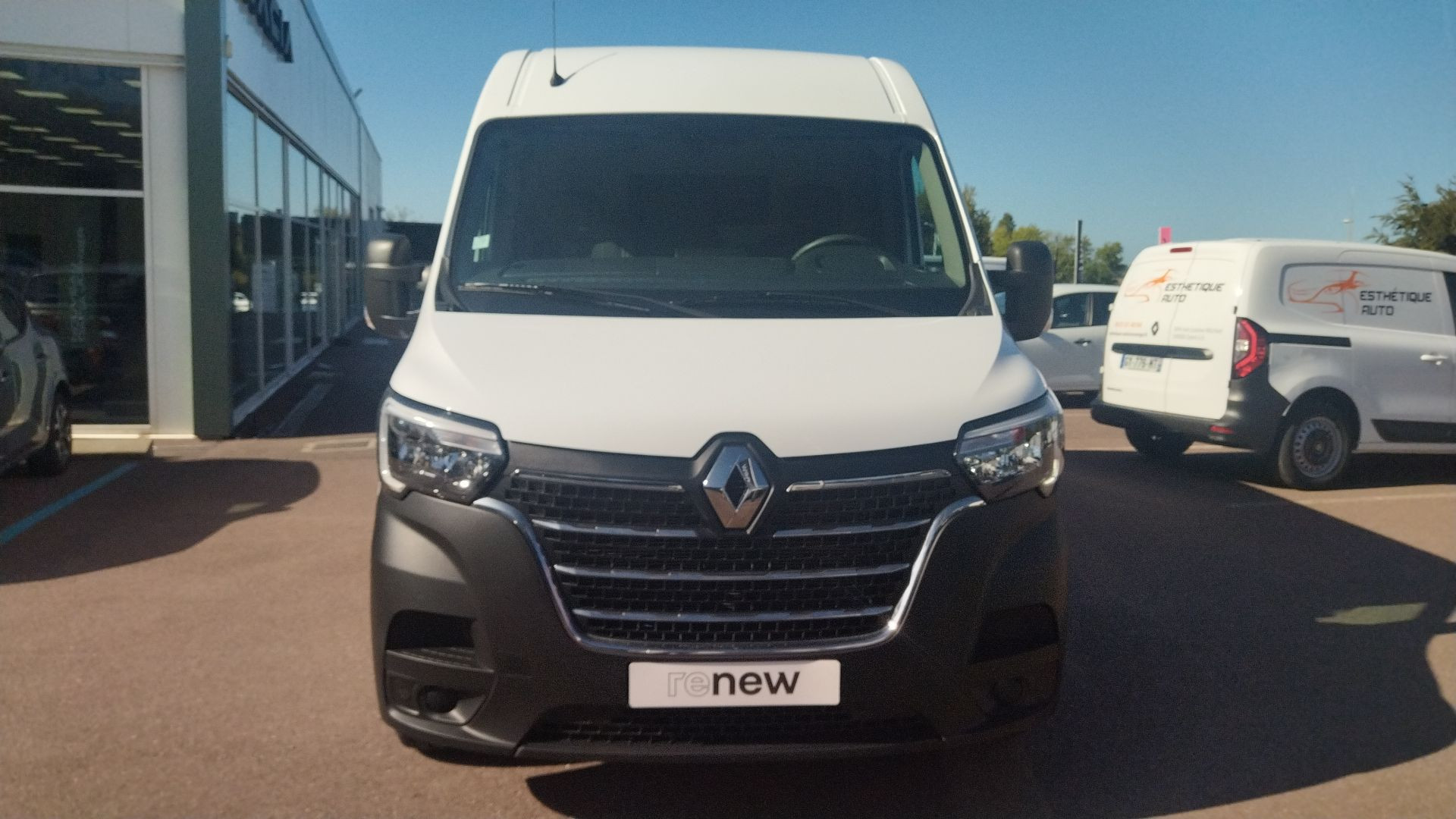 Vente en ligne Renault Master Fourgon MASTER FGN TRAC F3500 L3H2 DCI 135 au prix de 23 990 €