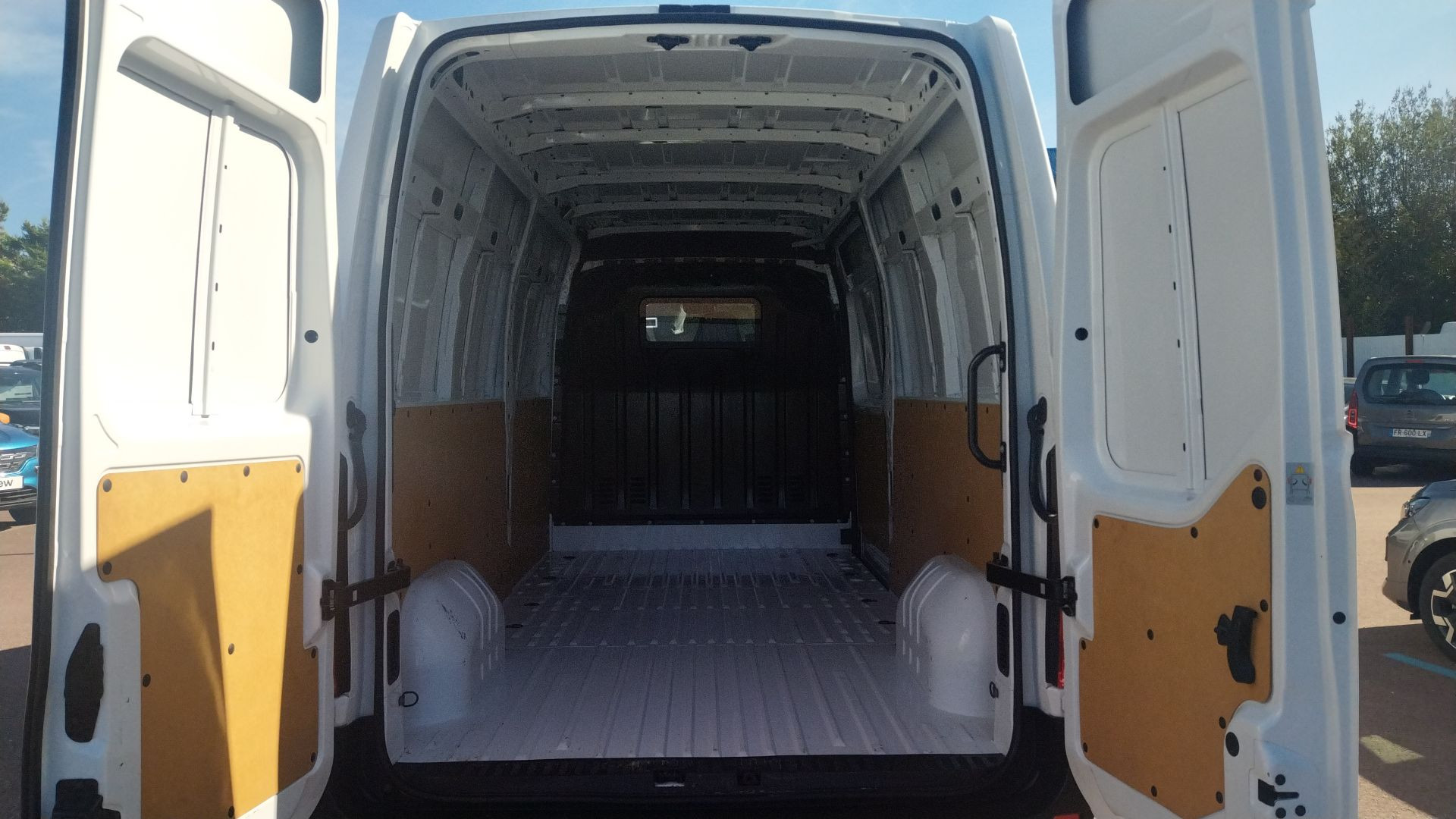 Vente en ligne Renault Master Fourgon MASTER FGN TRAC F3500 L3H2 DCI 135 au prix de 23 990 €