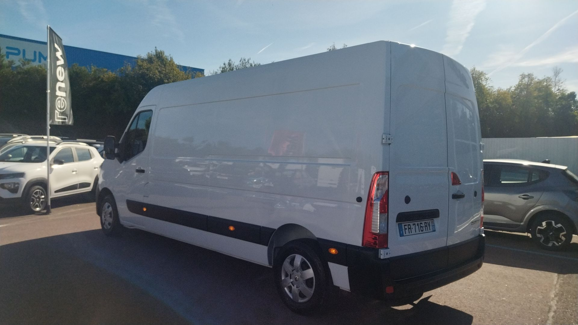 Vente en ligne Renault Master Fourgon MASTER FGN TRAC F3500 L3H2 DCI 135 au prix de 23 990 €