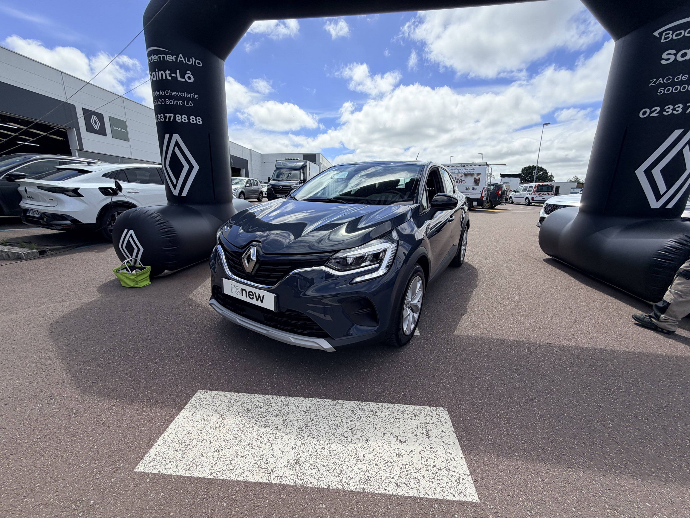 Renault Captur  E-Tech full hybrid 145 occasion de 2022 en vente à Saint-Lô