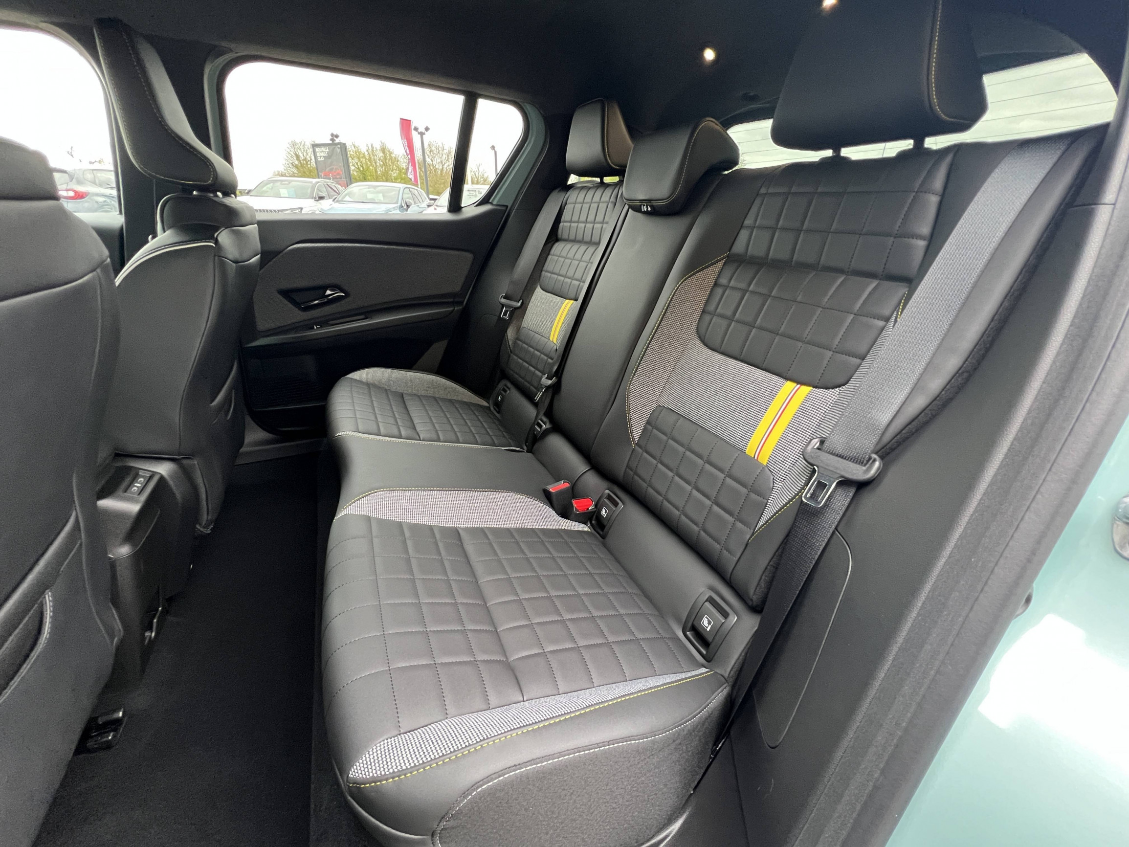 Vente en ligne Renault R4 E-Tech  150 ch autonomie confort au prix de 36 990 €