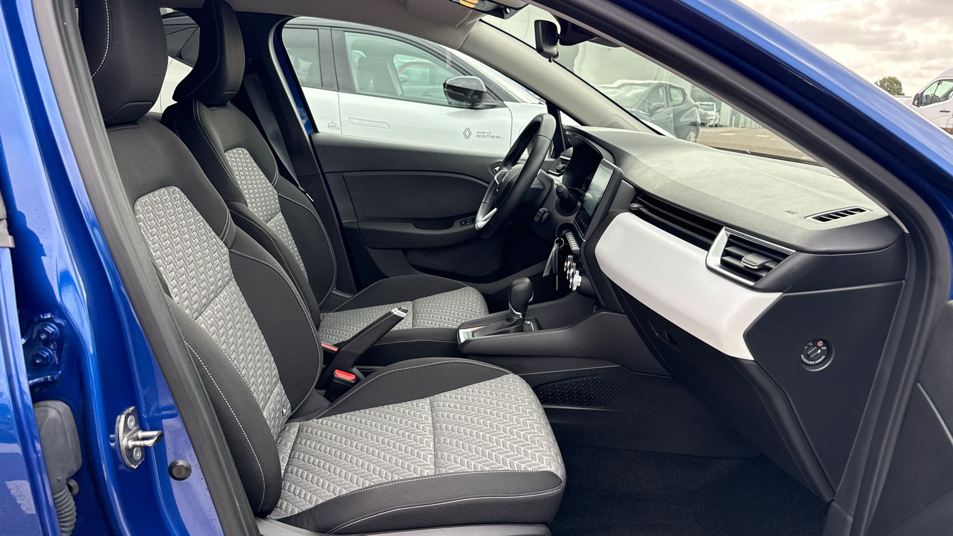 Vente en ligne Renault Clio 5 Clio E-Tech full hybrid 145 au prix de 17 490 €