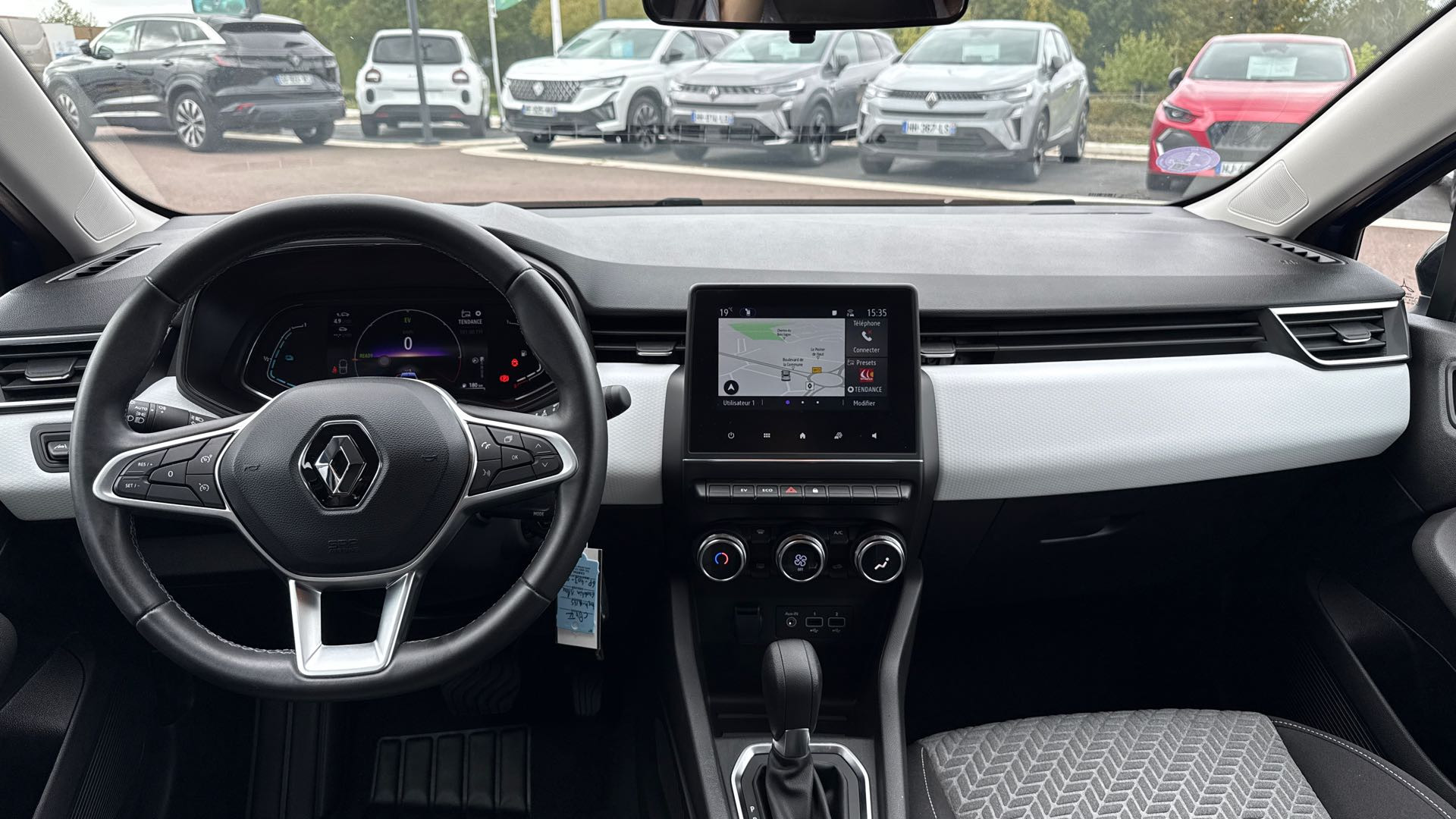 Vente en ligne Renault Clio 5 Clio E-Tech full hybrid 145 au prix de 17 490 €