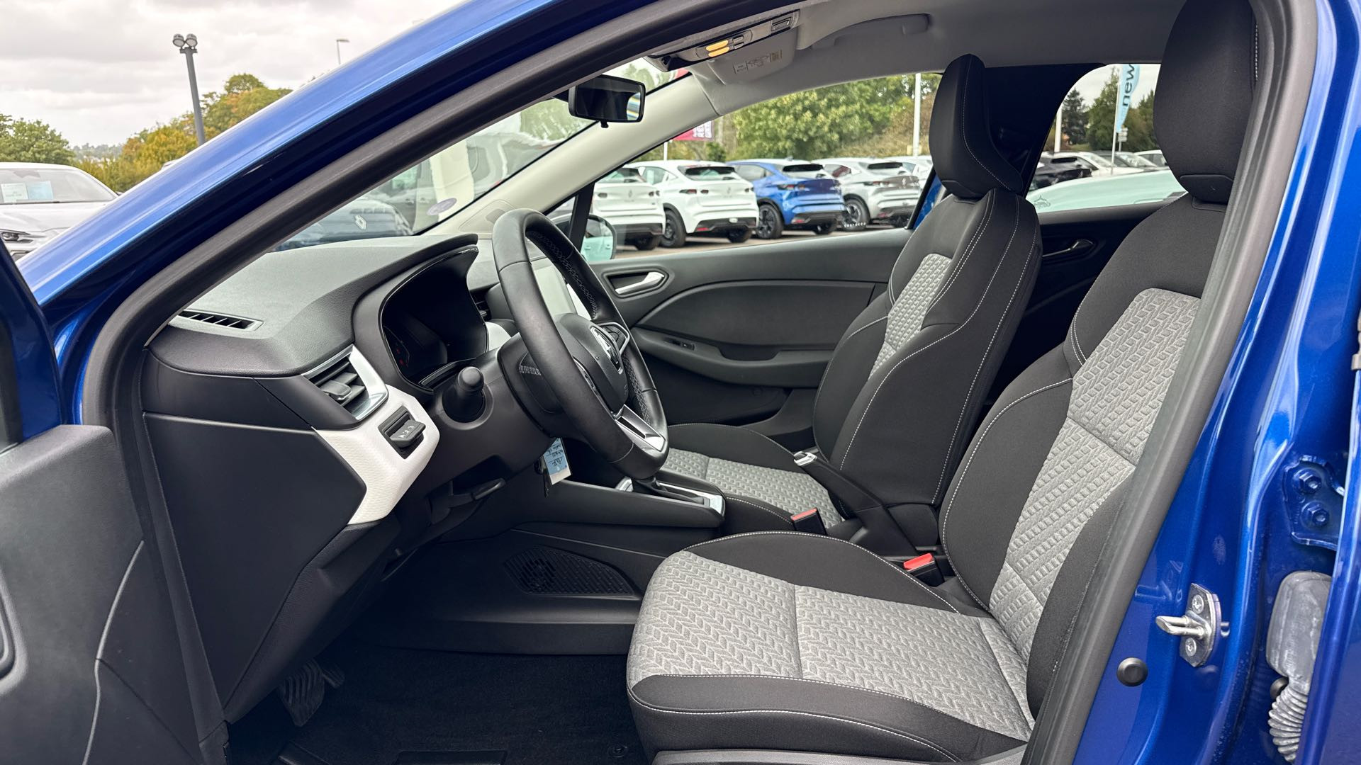 Vente en ligne Renault Clio 5 Clio E-Tech full hybrid 145 au prix de 17 490 €
