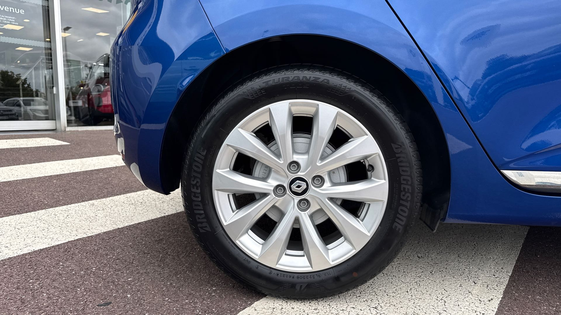 Vente en ligne Renault Clio 5 Clio E-Tech full hybrid 145 au prix de 17 490 €