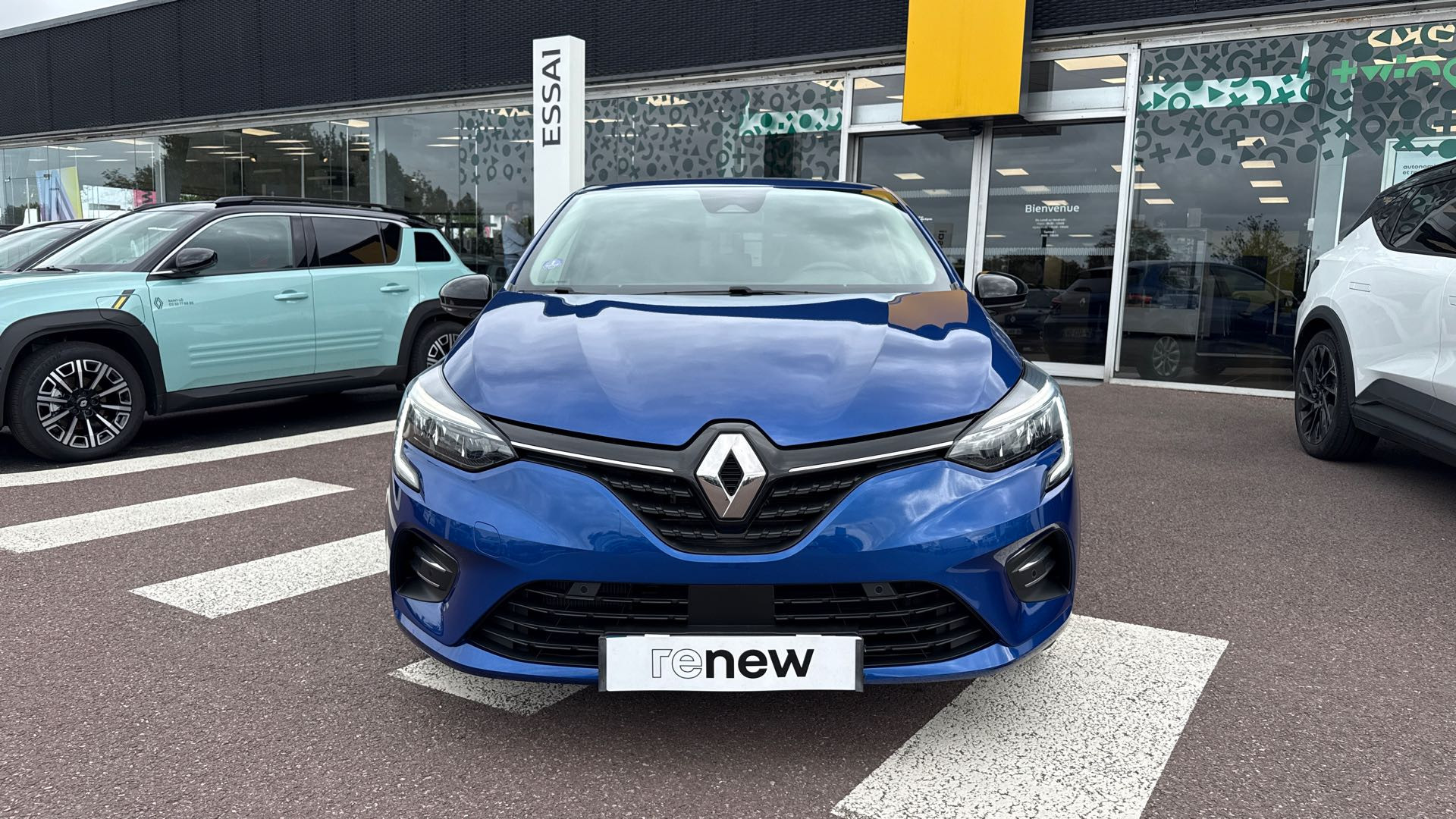 Vente en ligne Renault Clio 5 Clio E-Tech full hybrid 145 au prix de 17 490 €