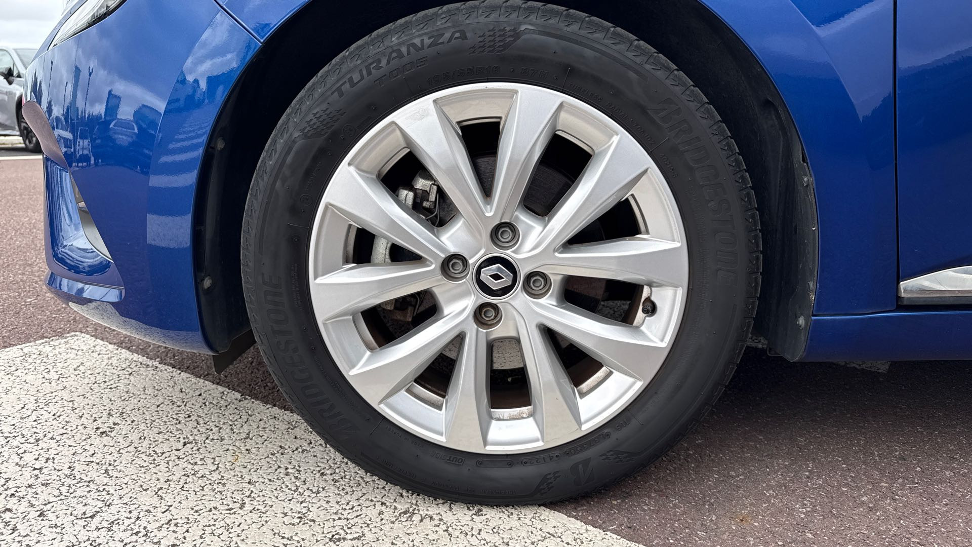 Vente en ligne Renault Clio 5 Clio E-Tech full hybrid 145 au prix de 17 490 €
