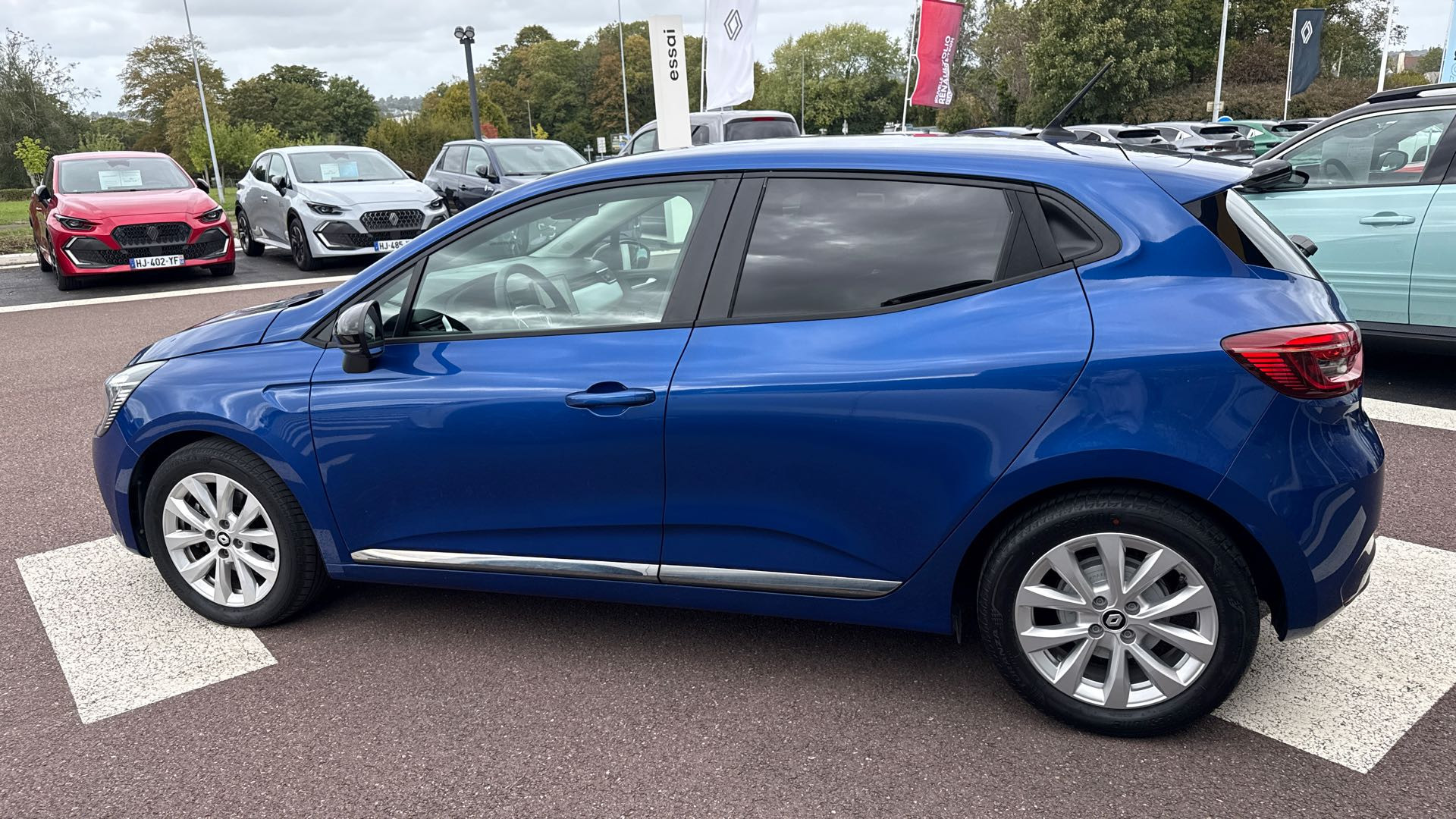 Vente en ligne Renault Clio 5 Clio E-Tech full hybrid 145 au prix de 17 490 €