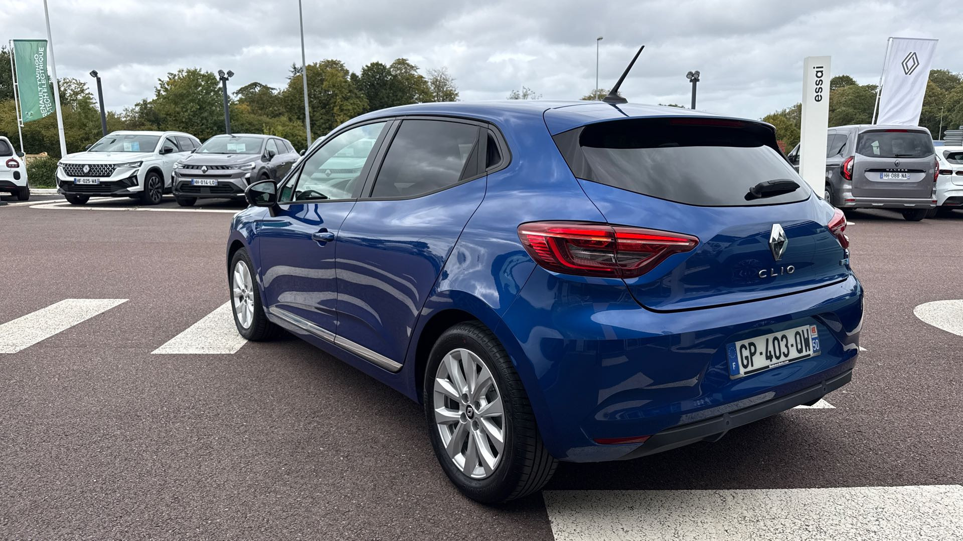 Vente en ligne Renault Clio 5 Clio E-Tech full hybrid 145 au prix de 17 490 €
