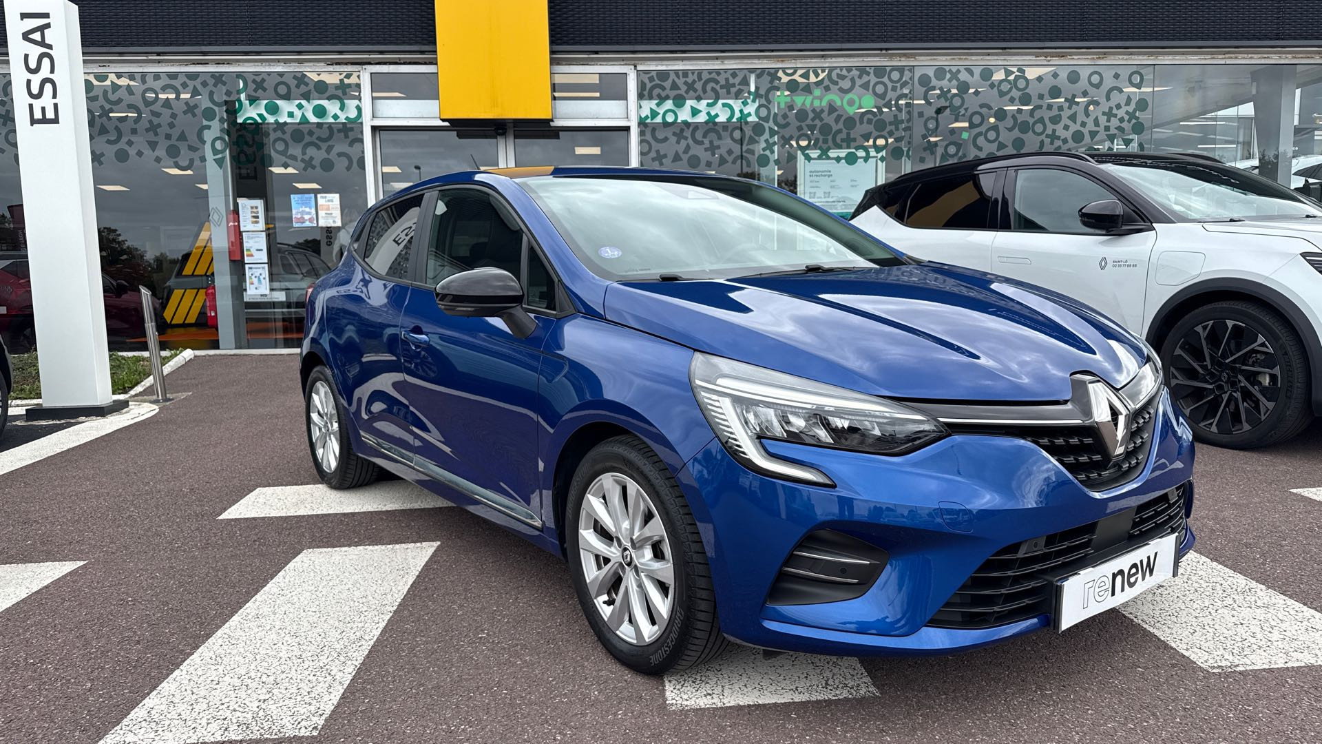 Vente en ligne Renault Clio 5 Clio E-Tech full hybrid 145 au prix de 17 490 €