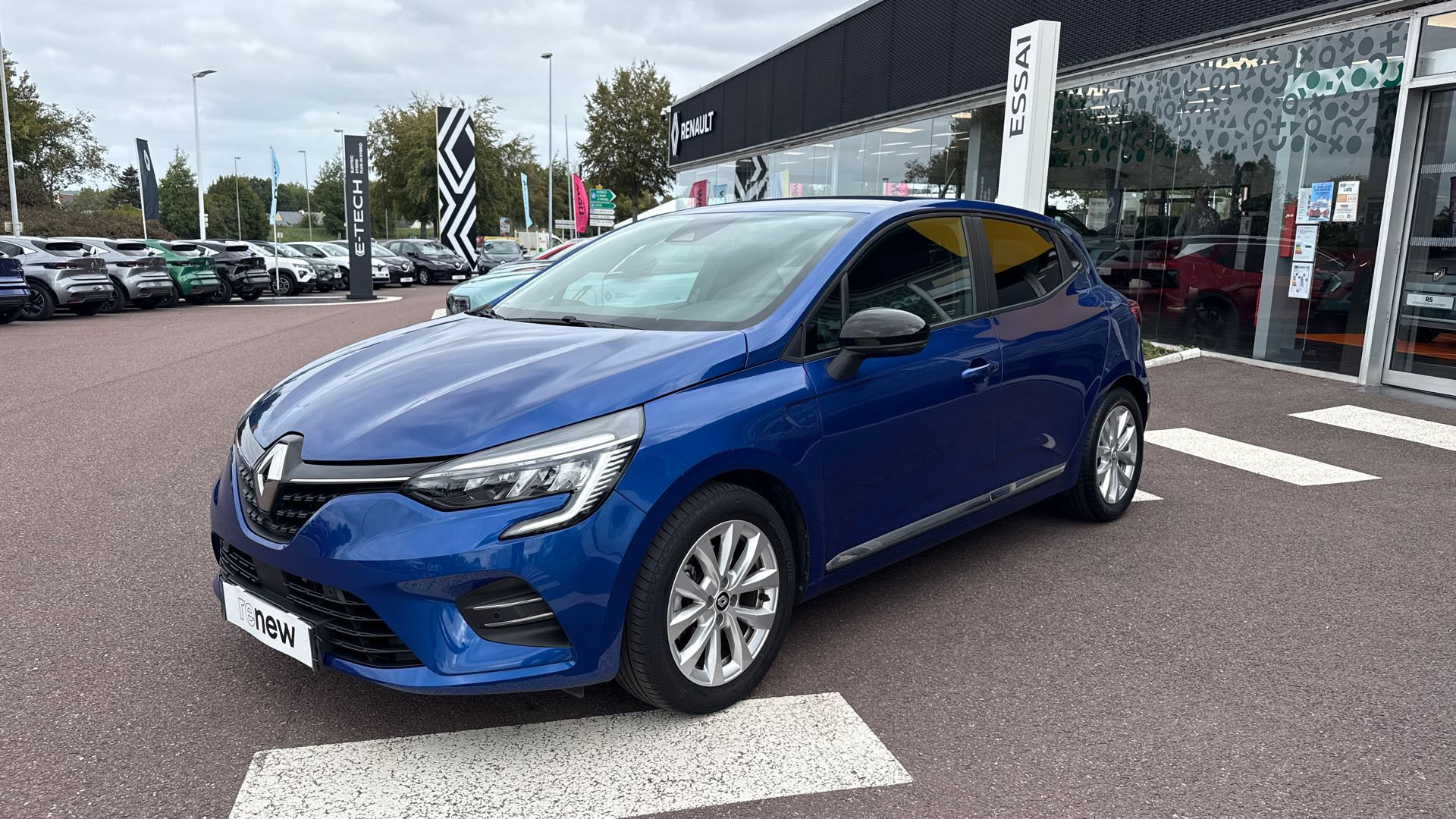 Renault Clio 5 Clio E-Tech full hybrid 145 occasion de 2023 en vente à Saint-Lô