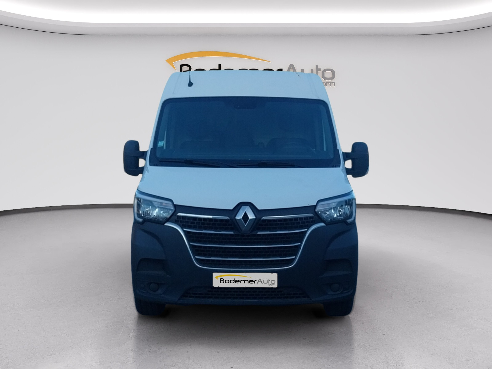 Vente en ligne Renault Master Fourgon MASTER FGN TRAC F3300 L2H2 DCI 135 au prix de 16 531 €