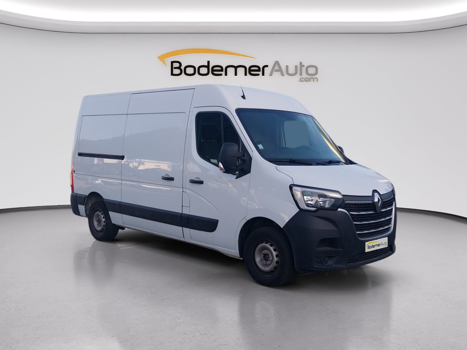 Vente en ligne Renault Master Fourgon MASTER FGN TRAC F3300 L2H2 DCI 135 au prix de 16 531 €