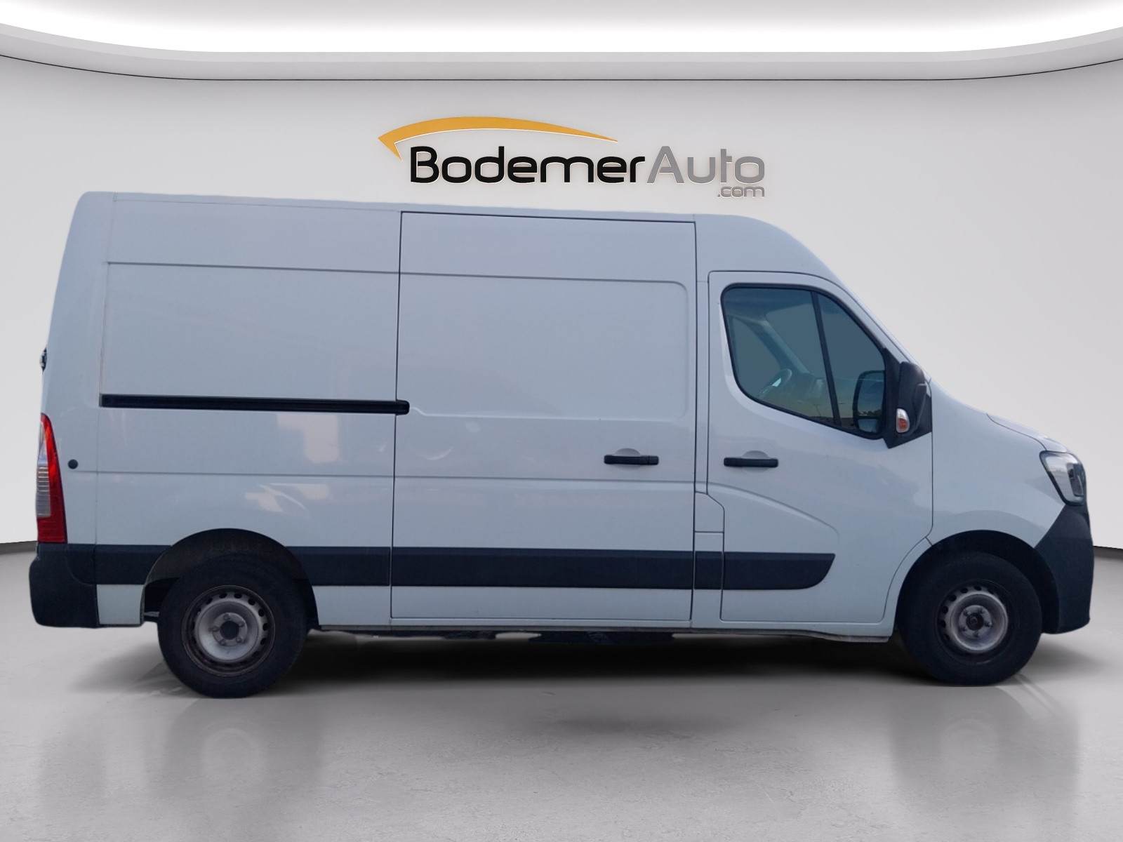 Vente en ligne Renault Master Fourgon MASTER FGN TRAC F3300 L2H2 DCI 135 au prix de 16 531 €