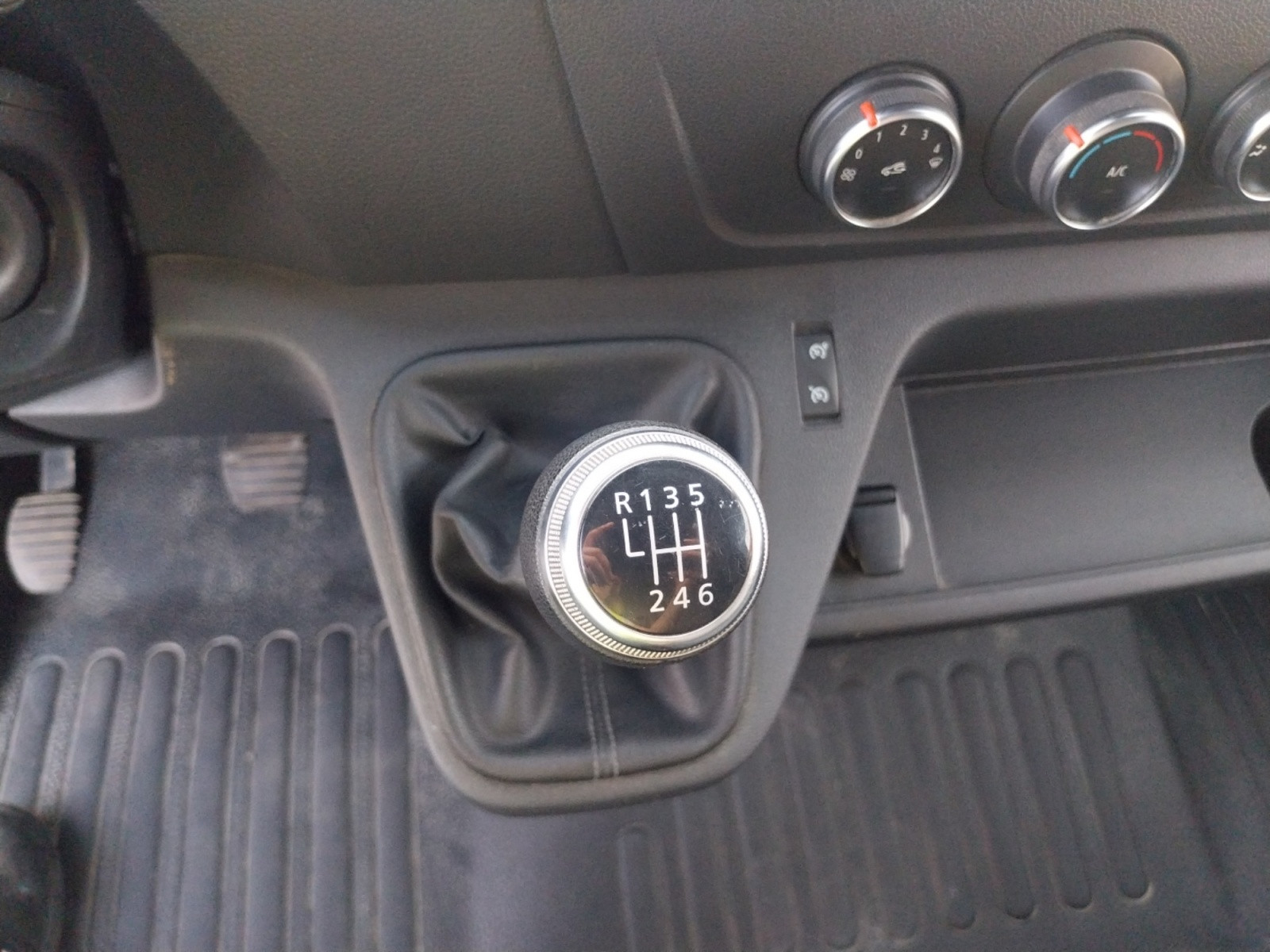 Vente en ligne Renault Master Fourgon MASTER FGN TRAC F3300 L2H2 DCI 135 au prix de 16 531 €