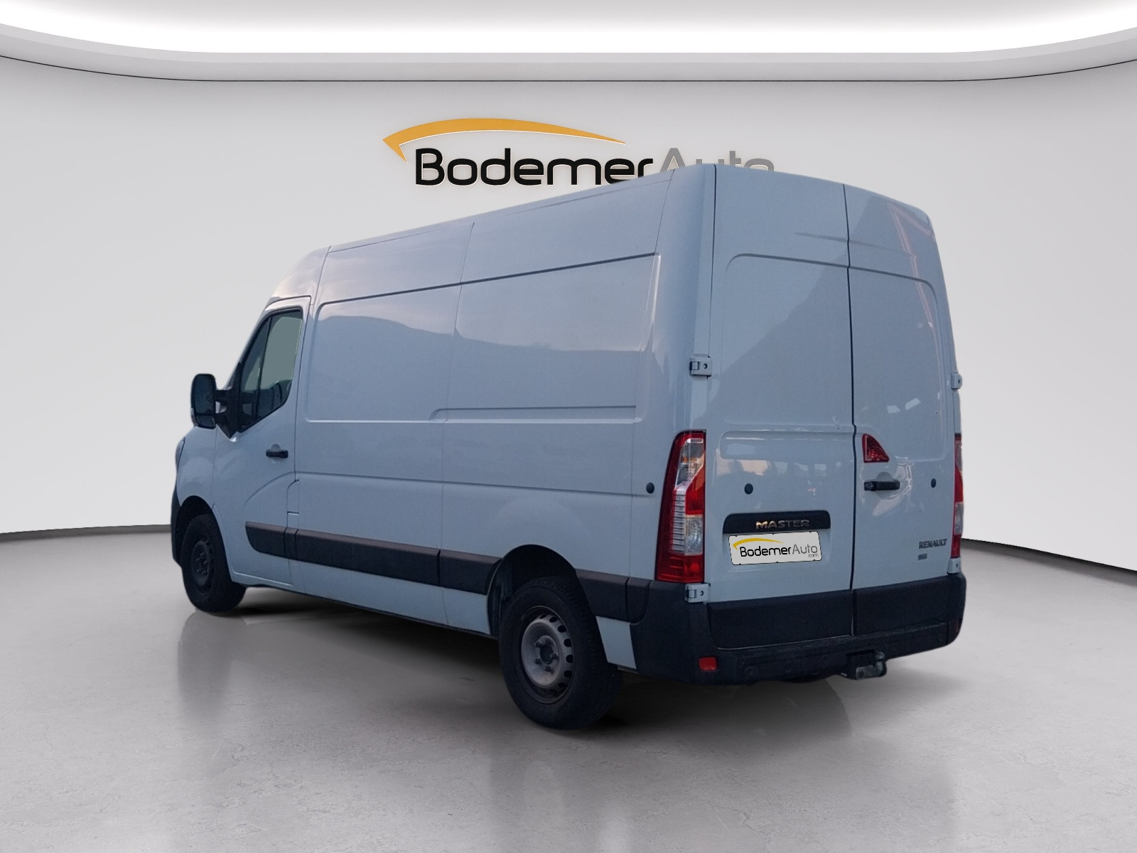 Vente en ligne Renault Master Fourgon MASTER FGN TRAC F3300 L2H2 DCI 135 au prix de 16 531 €