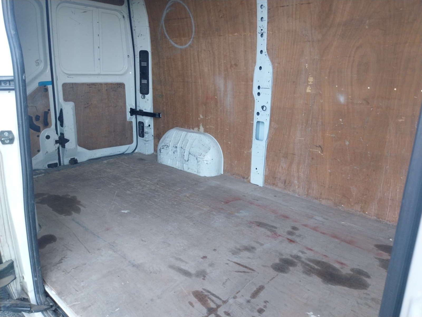 Vente en ligne Renault Master Fourgon MASTER FGN TRAC F3300 L2H2 DCI 135 au prix de 16 531 €