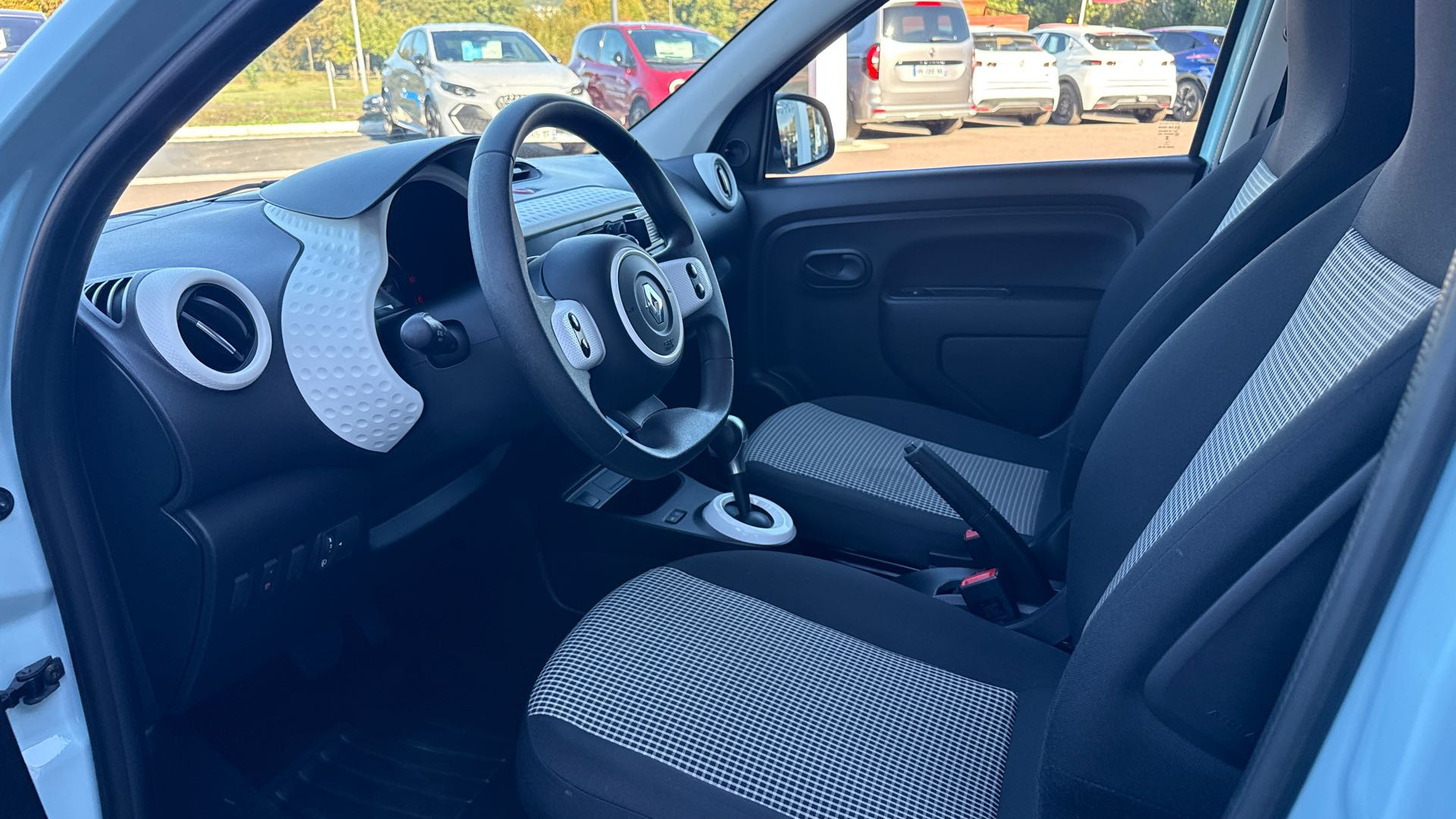 Vente en ligne Renault Twingo Electrique Twingo III E-Tech au prix de 12 690 €