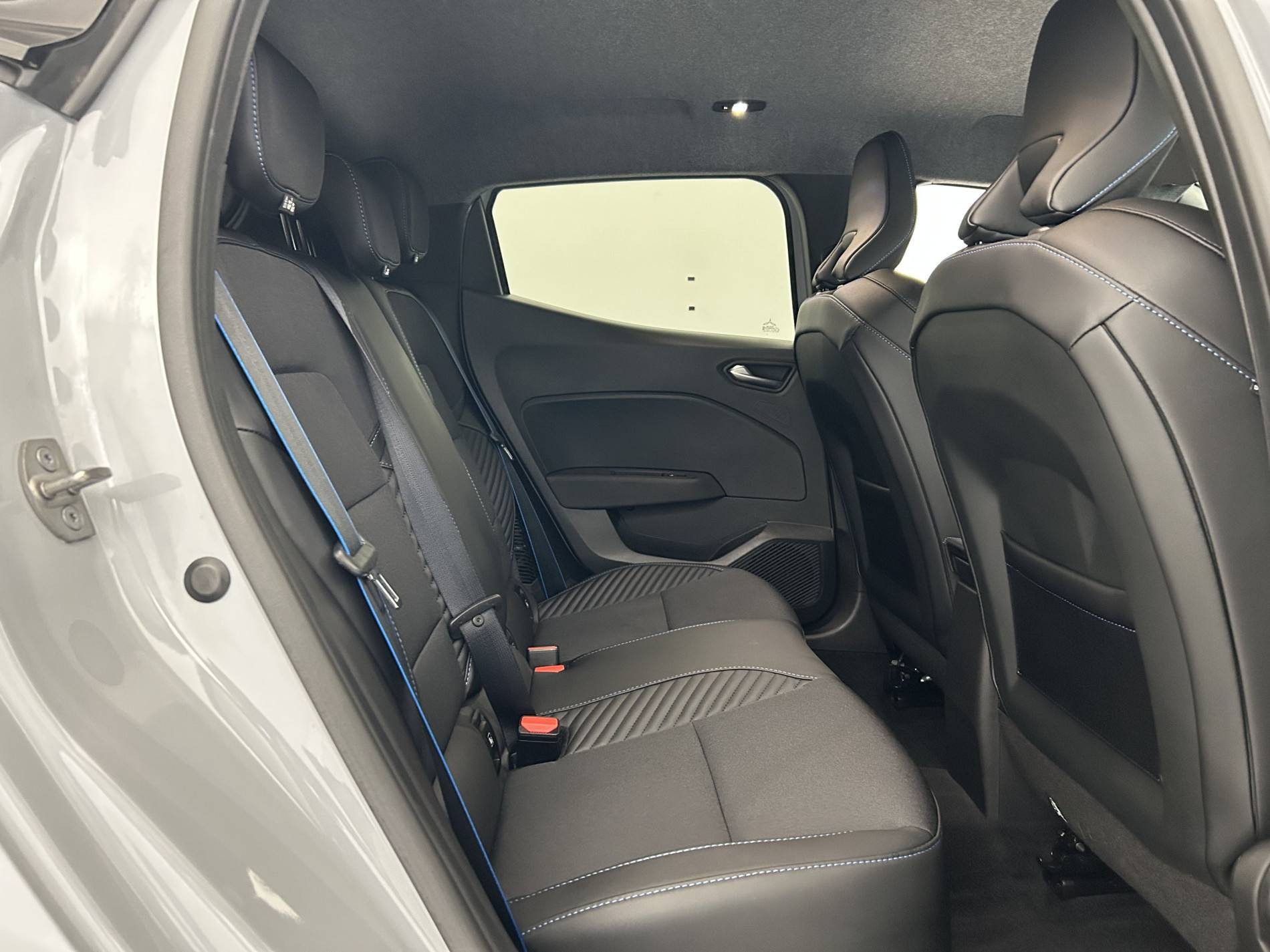 Vente en ligne Renault Clio 5 Clio E-Tech full hybrid 145 au prix de 20 690 €