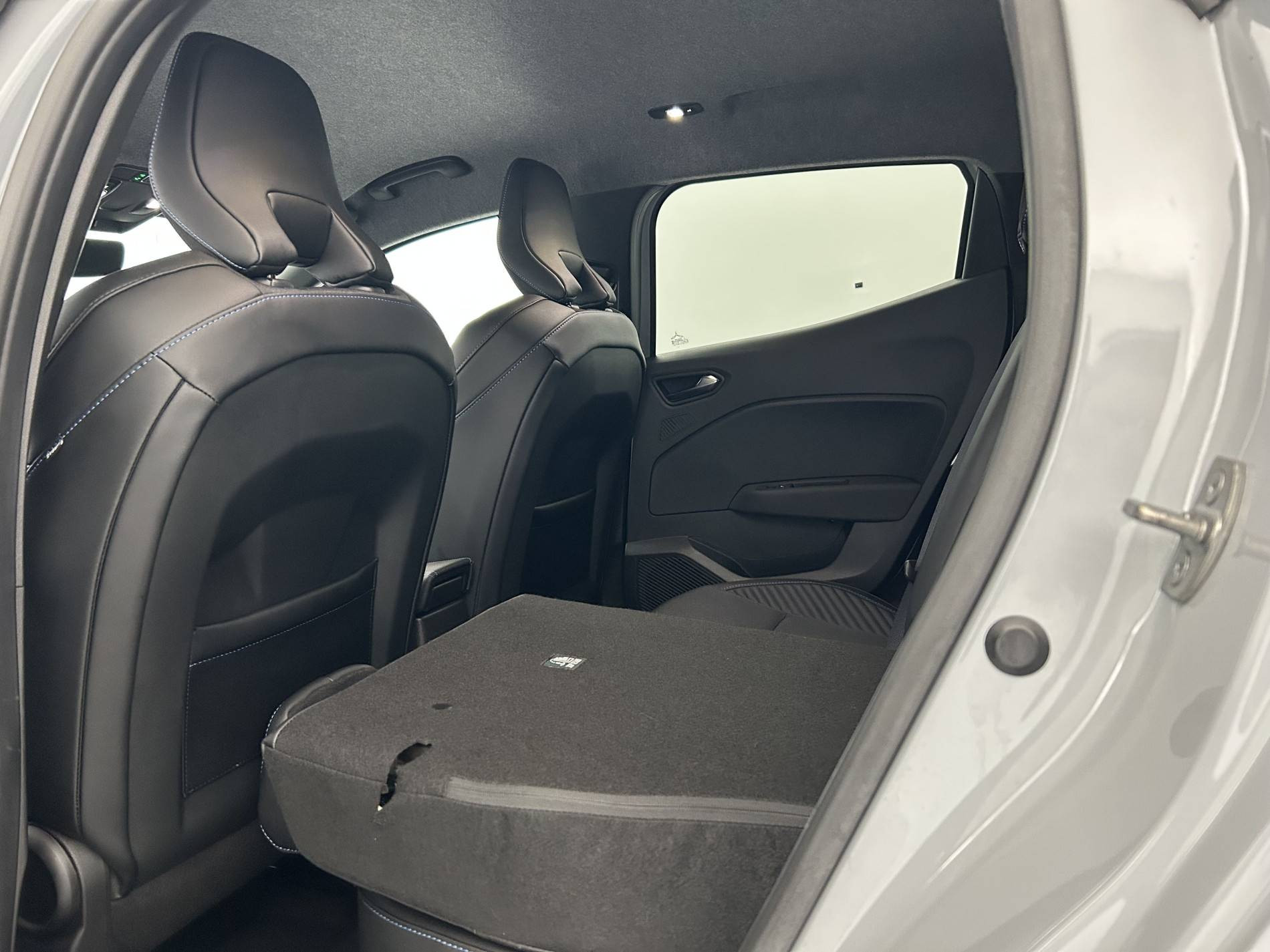 Vente en ligne Renault Clio 5 Clio E-Tech full hybrid 145 au prix de 20 690 €