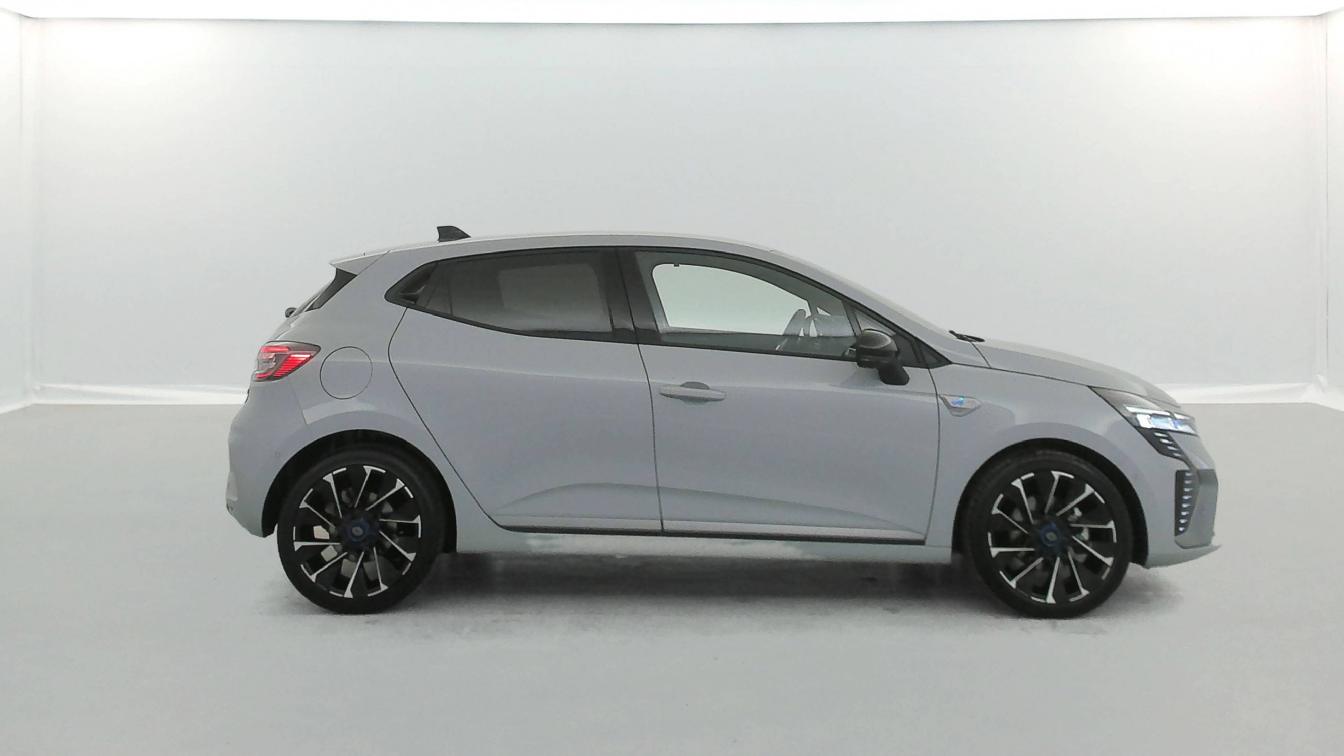Vente en ligne Renault Clio 5 Clio E-Tech full hybrid 145 au prix de 20 690 €