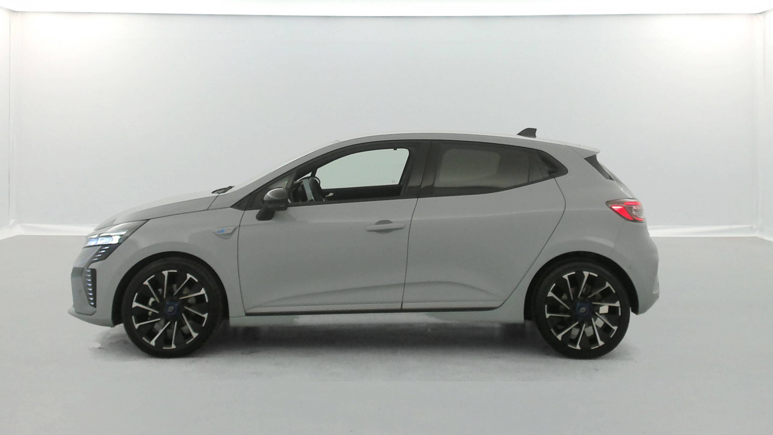 Vente en ligne Renault Clio 5 Clio E-Tech full hybrid 145 au prix de 20 690 €