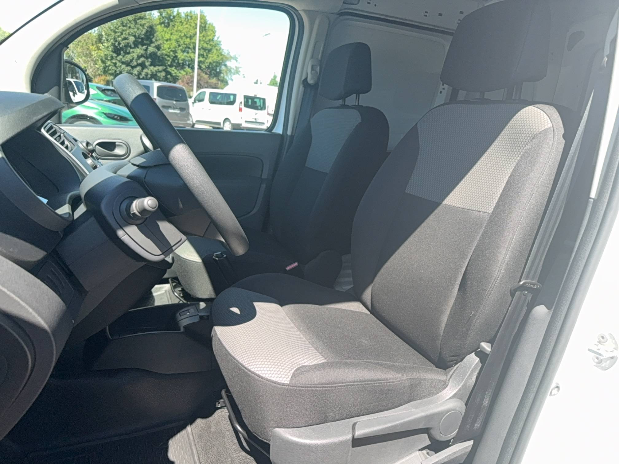 Vente en ligne Renault Kangoo E-Tech KANGOO ELECTRIQUE ACHAT INTEGRAL au prix de 12 990 €
