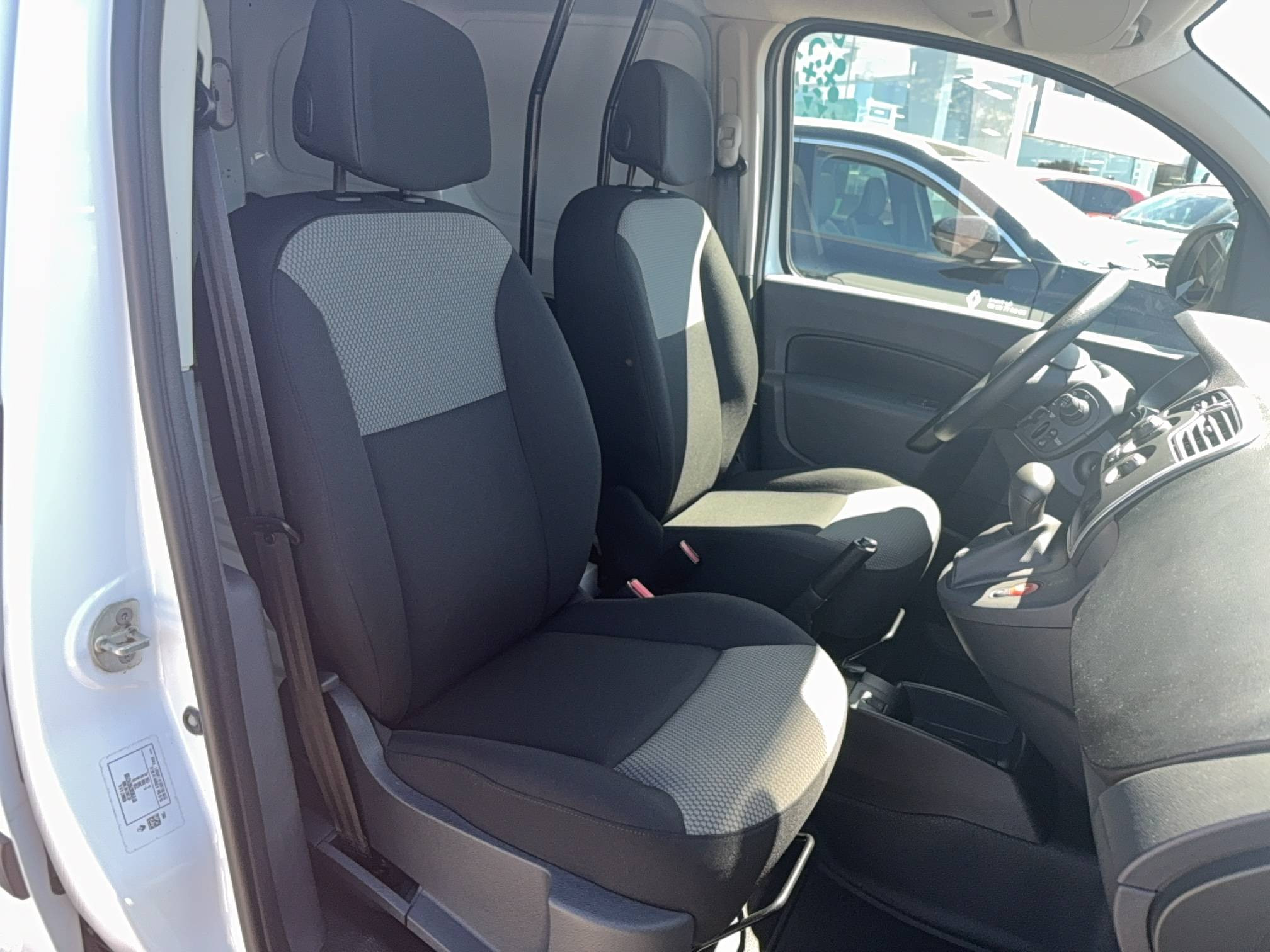 Vente en ligne Renault Kangoo E-Tech KANGOO ELECTRIQUE ACHAT INTEGRAL au prix de 12 990 €