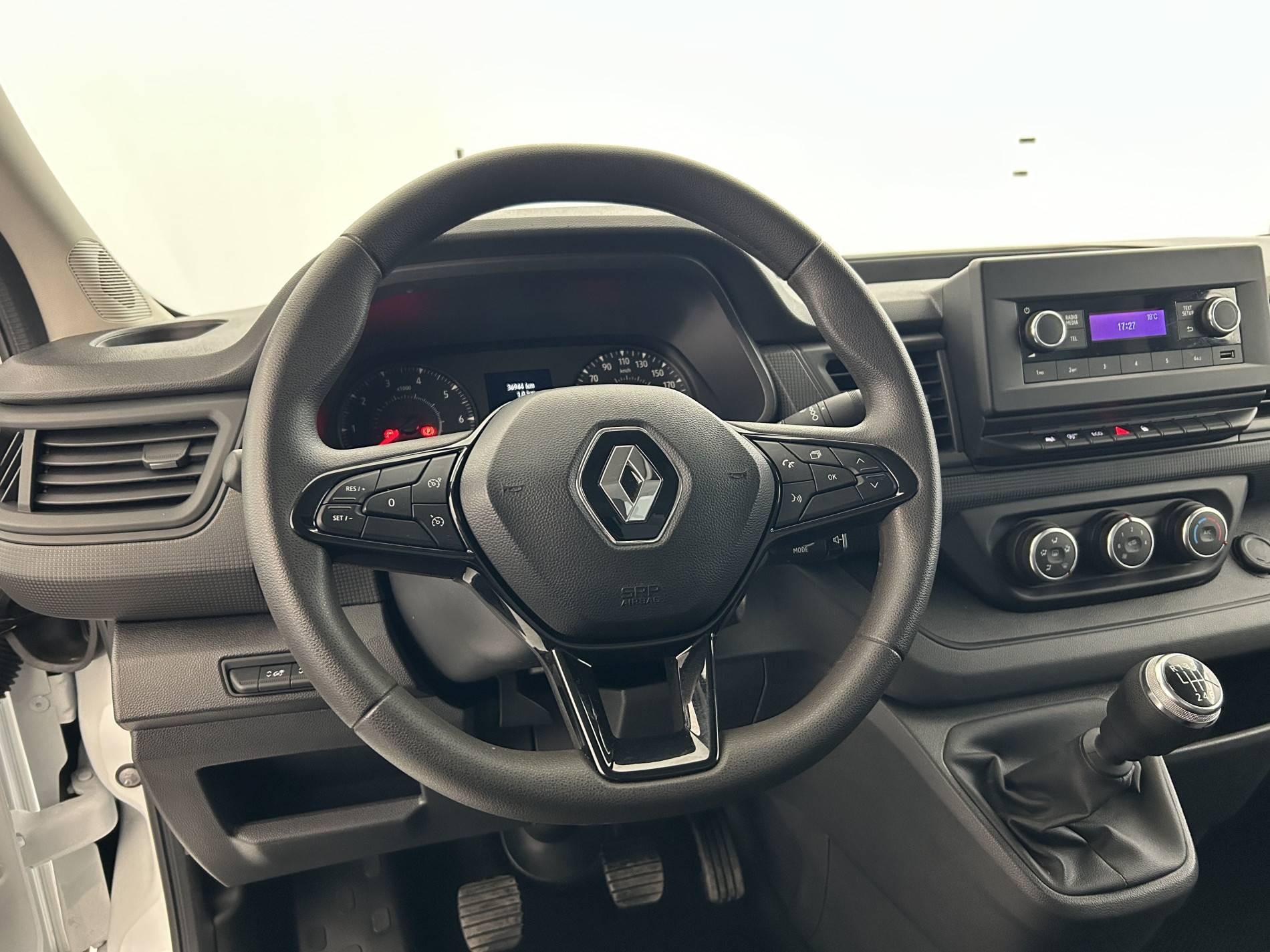 Vente en ligne Renault Trafic 3 Fourgon TRAFIC FG BLUE DCI 130 L1H1 3T GSR2 au prix de 22 490 €